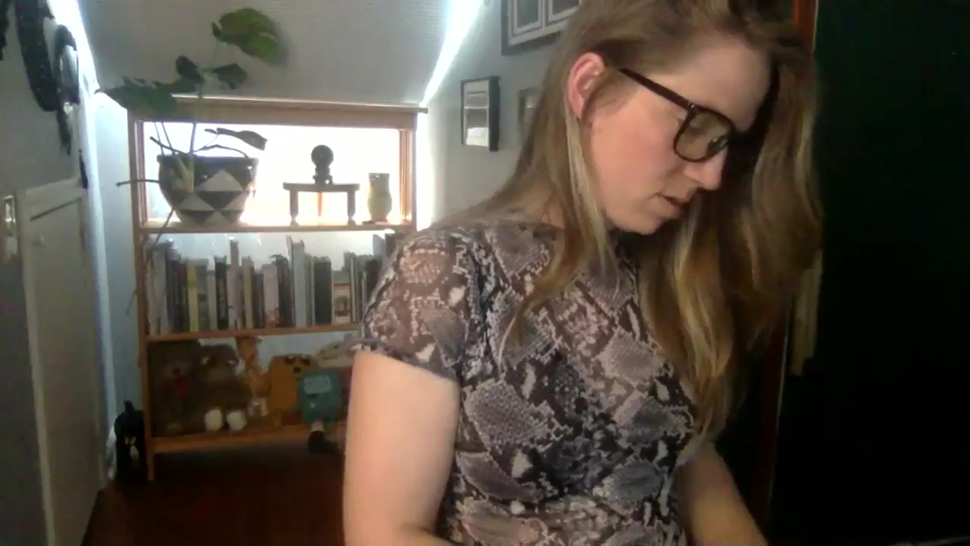 Gallery image thumbnail from GwennieDragon's myfreecams stream on, 06/10/2024, 19:11 image 17 of 20
