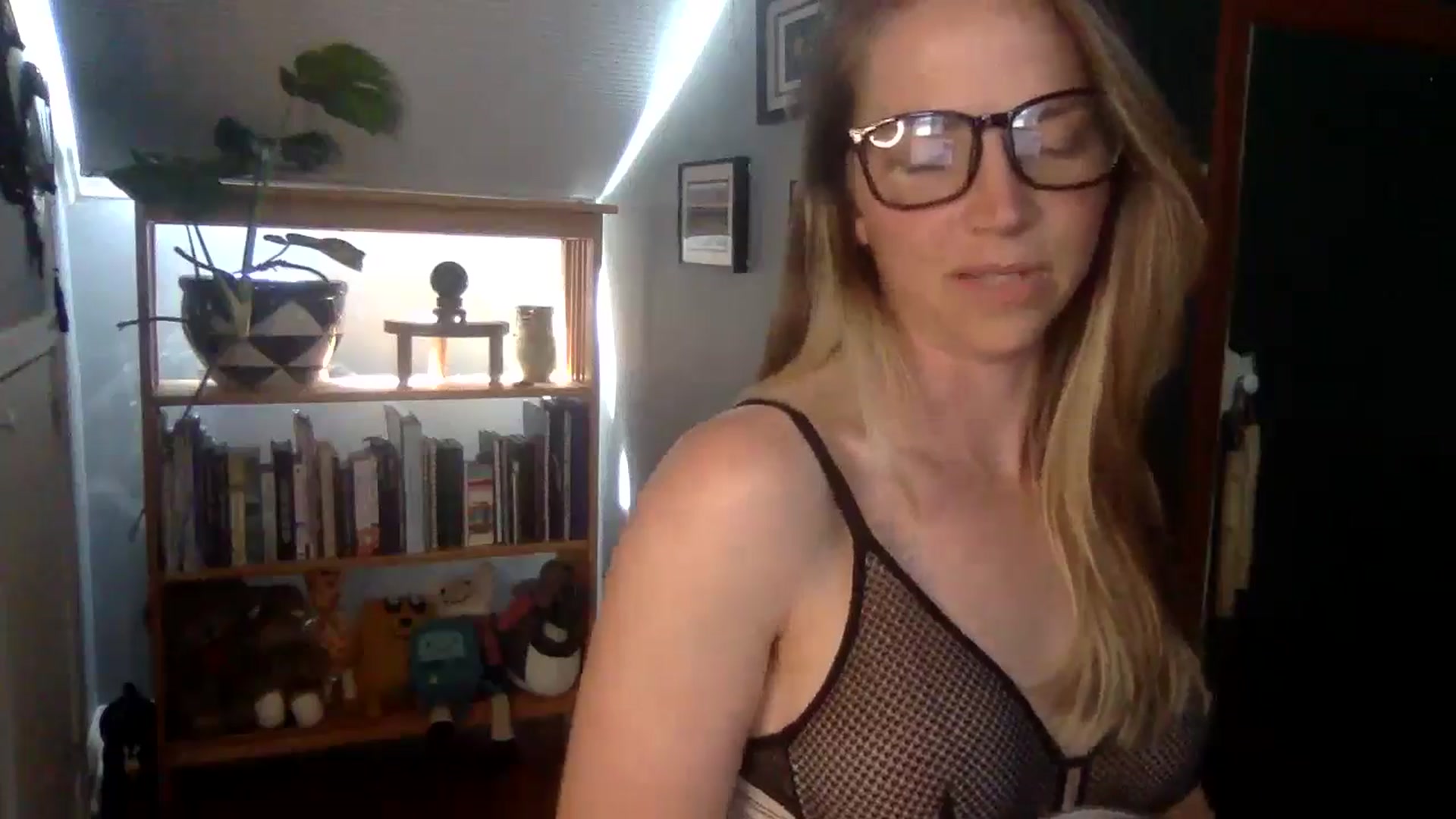 Gallery image thumbnail from GwennieDragon's myfreecams stream on, 06/10/2024, 19:55 image 4 of 20
