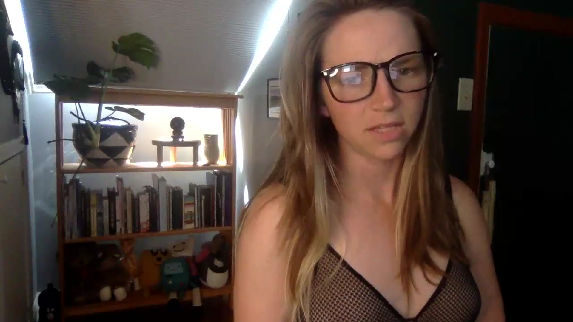 Gallery image thumbnail from GwennieDragon's myfreecams stream on, 06/10/2024, 19:55 image 9 of 20