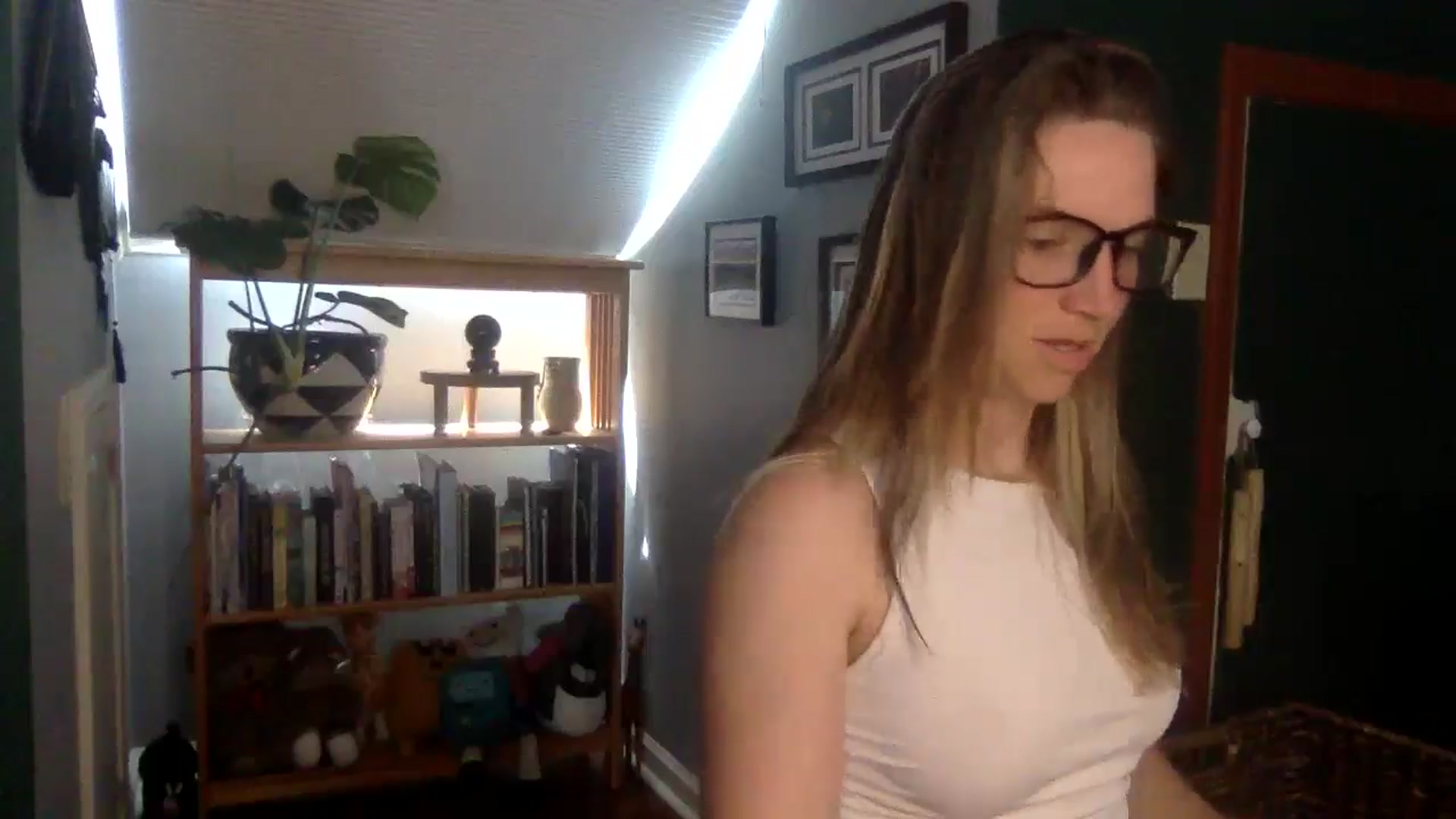 Gallery image thumbnail from GwennieDragon's myfreecams stream on, 06/11/2024, 19:52 image 4 of 20
