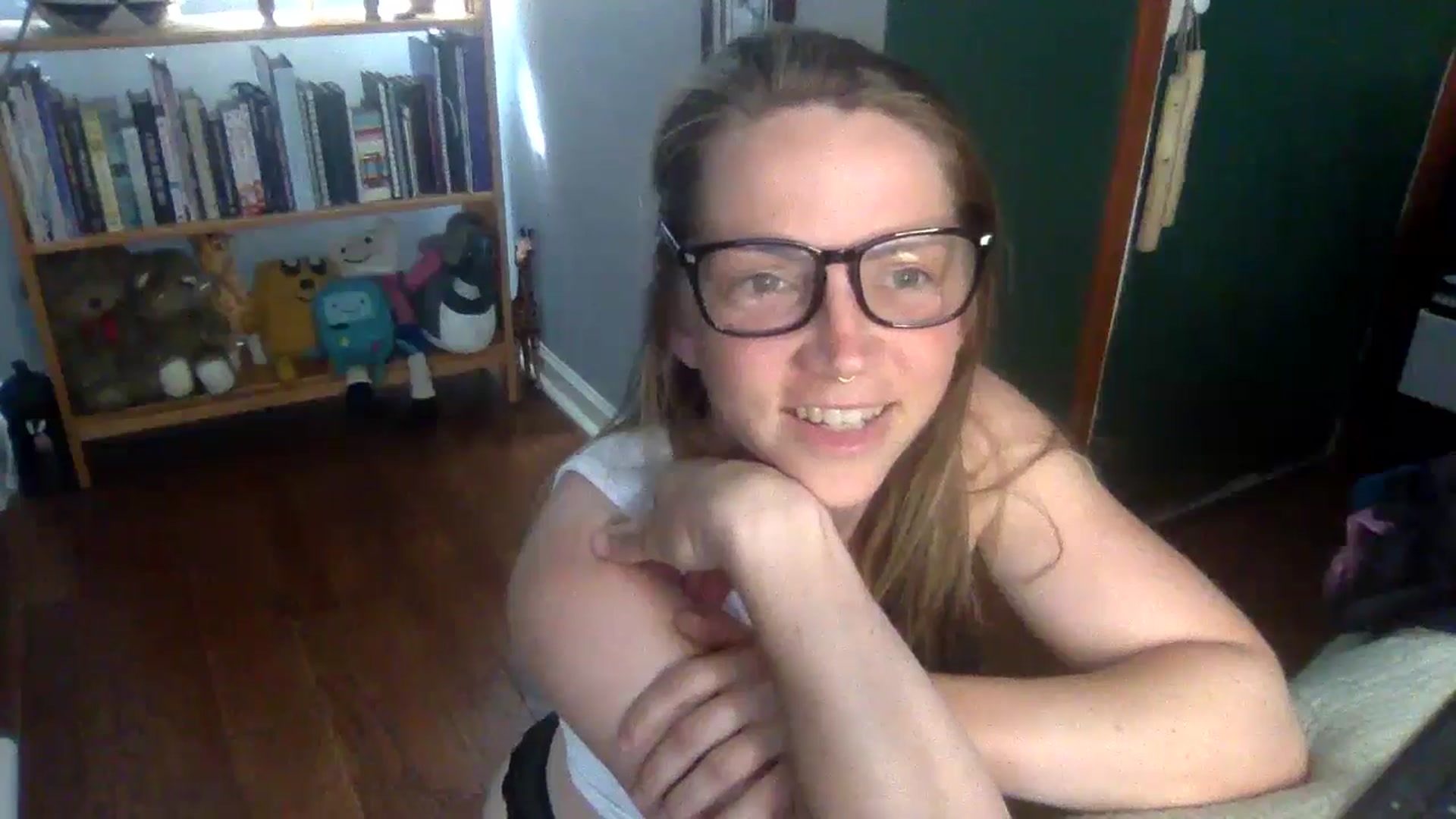 Gallery image thumbnail from GwennieDragon's myfreecams stream on, 06/11/2024, 19:52 image 17 of 20