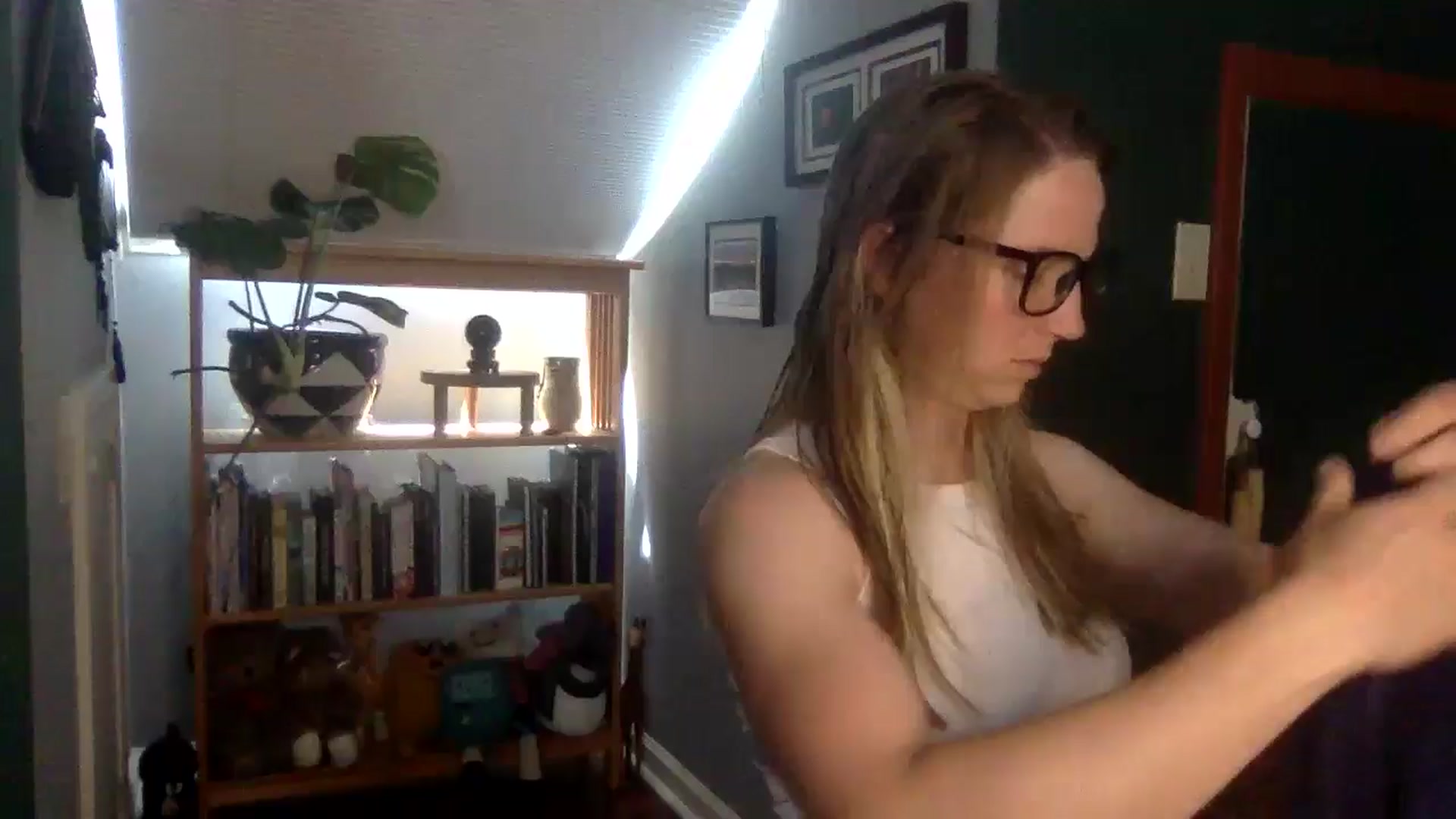 Gallery image thumbnail from GwennieDragon's myfreecams stream on, 06/11/2024, 19:52 image 6 of 20