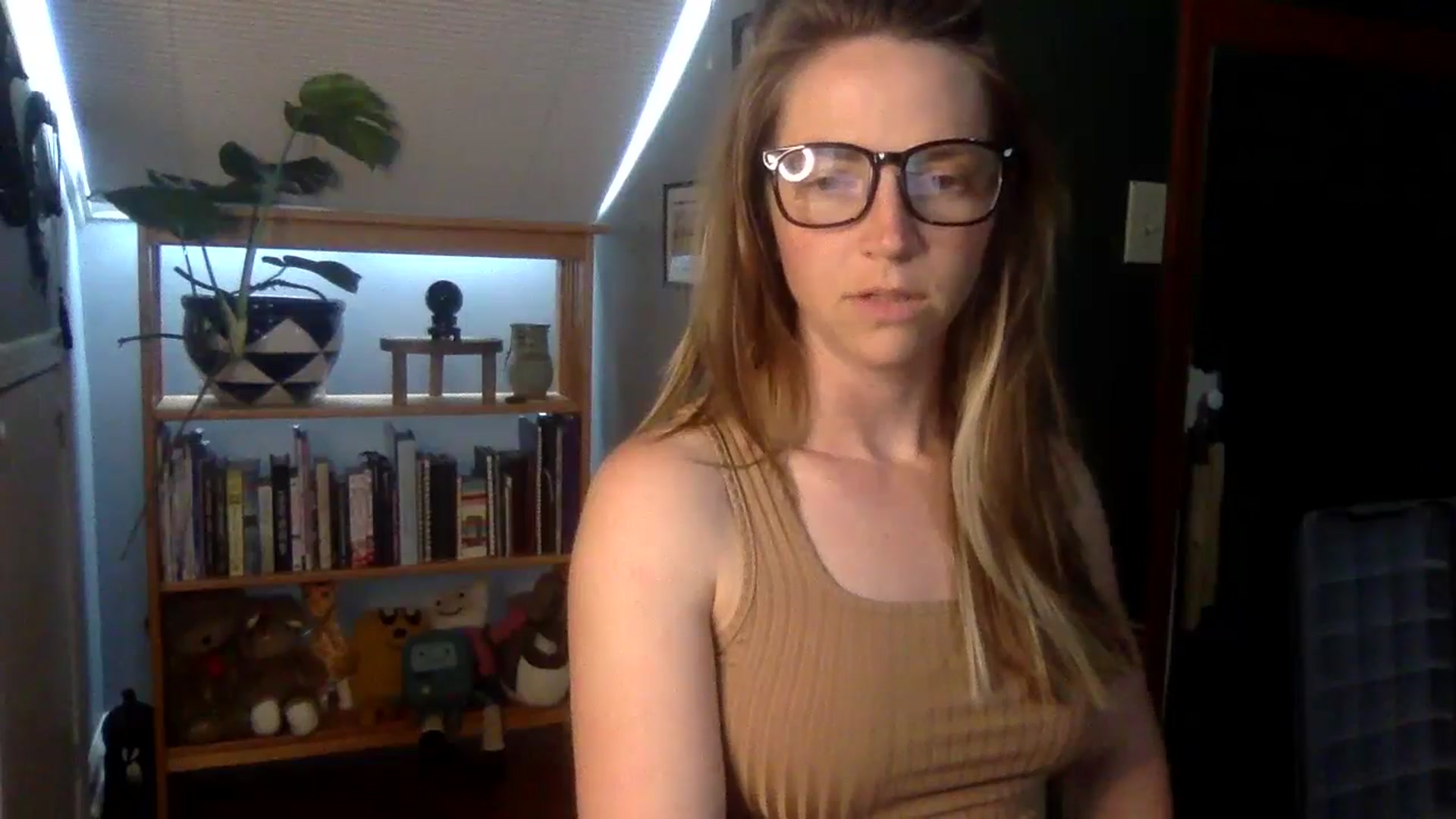 Gallery image thumbnail from GwennieDragon's myfreecams stream on, 06/12/2024, 19:42 image 15 of 20