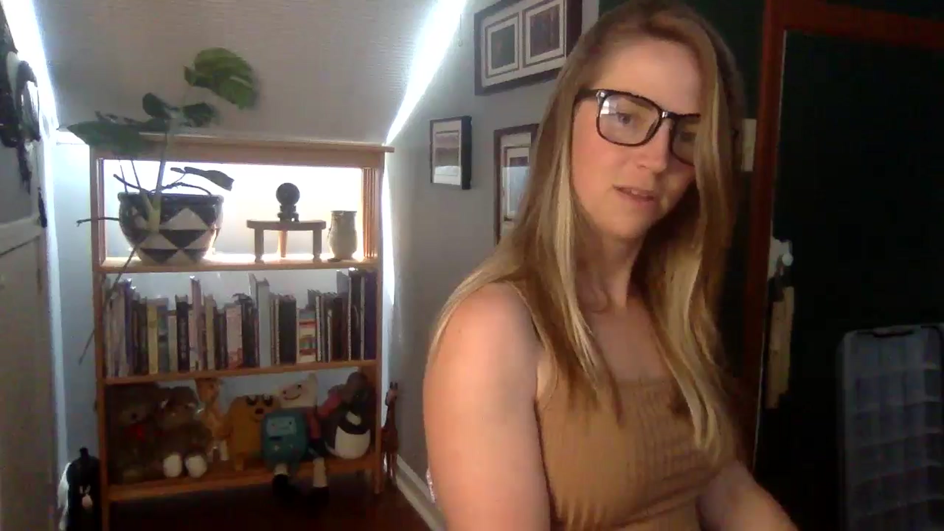 Gallery image thumbnail from GwennieDragon's myfreecams stream on, 06/12/2024, 19:42 image 12 of 20
