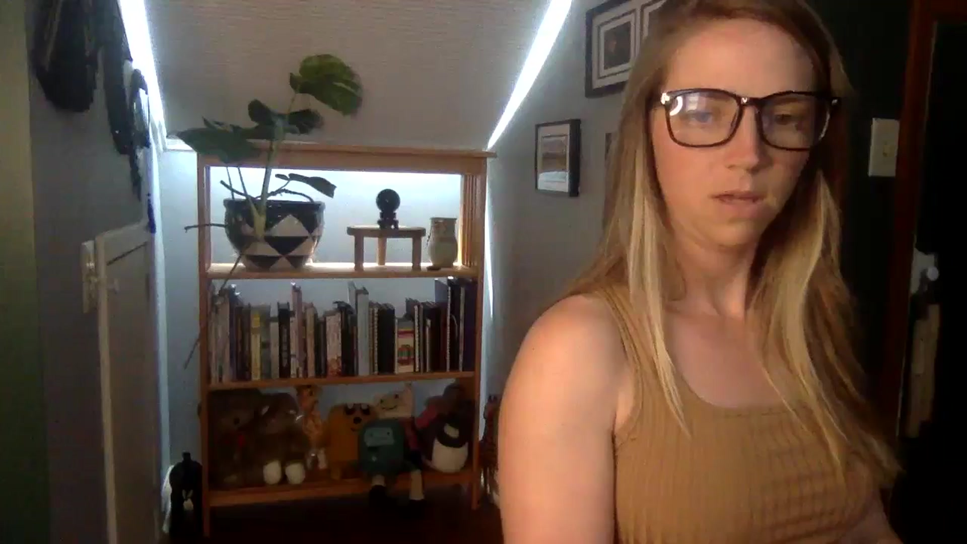 Gallery image thumbnail from GwennieDragon's myfreecams stream on, 06/12/2024, 19:42 image 11 of 20
