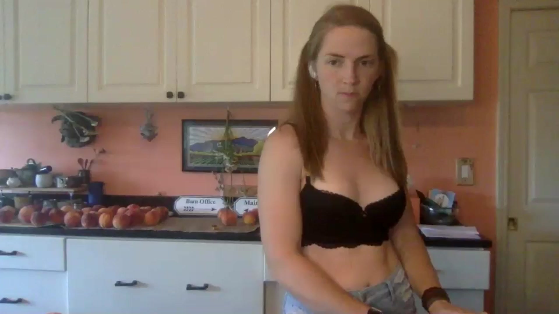 Gallery image thumbnail from GwennieDragon's myfreecams stream on, 07/11/2024, 17:24 image 15 of 20