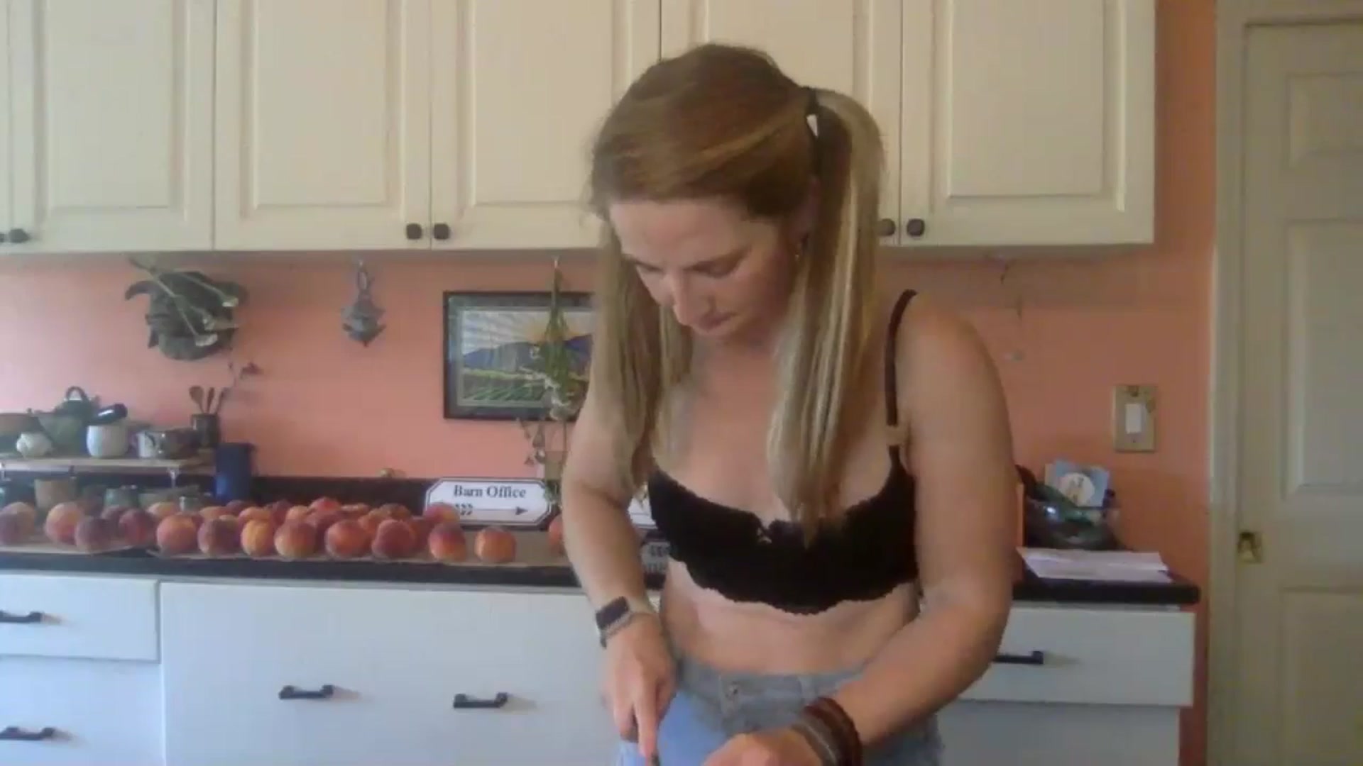 Gallery image thumbnail from GwennieDragon's myfreecams stream on, 07/11/2024, 17:24 image 9 of 20