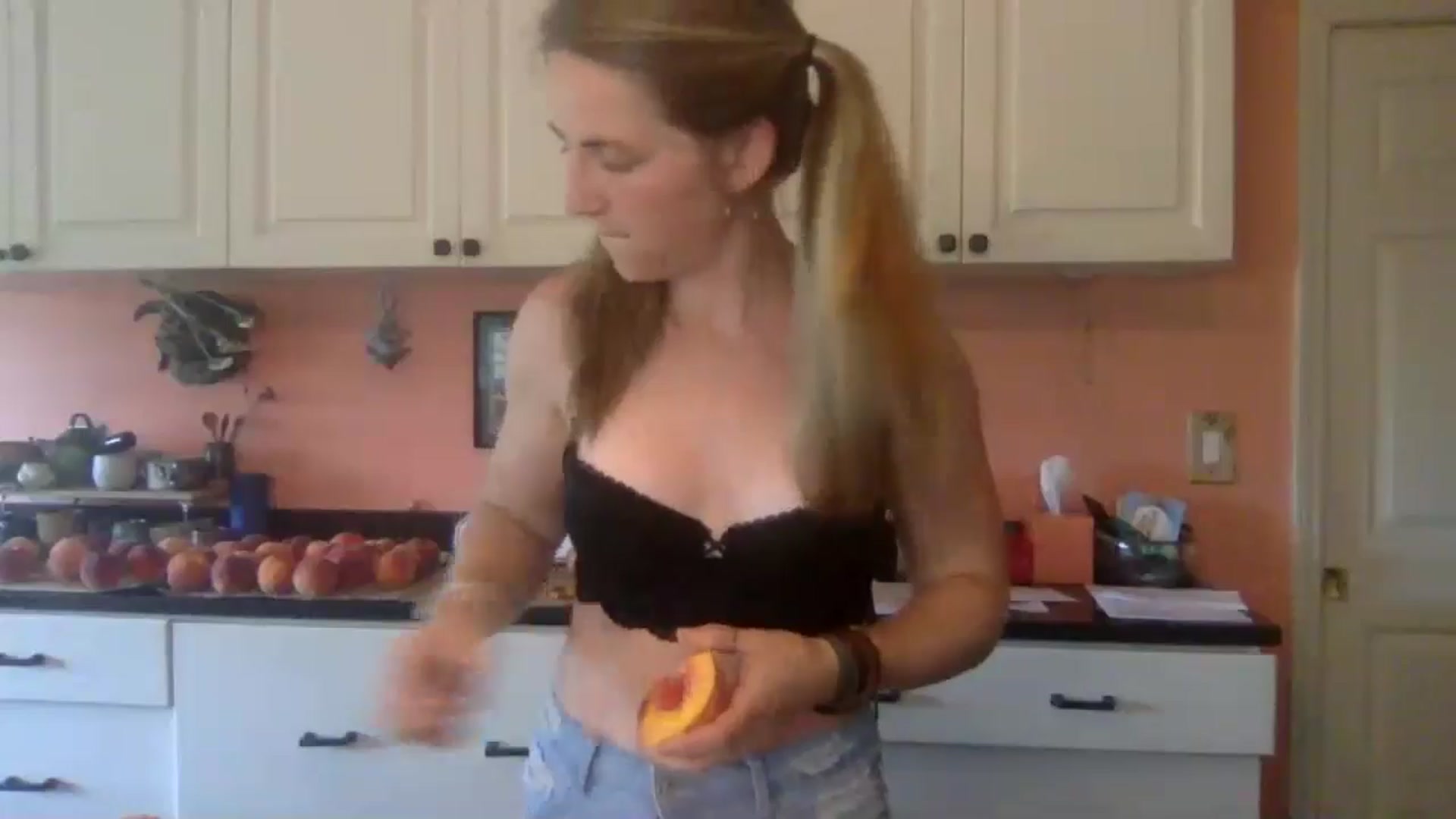 Gallery image thumbnail from GwennieDragon's myfreecams stream on, 07/11/2024, 17:24 image 16 of 20