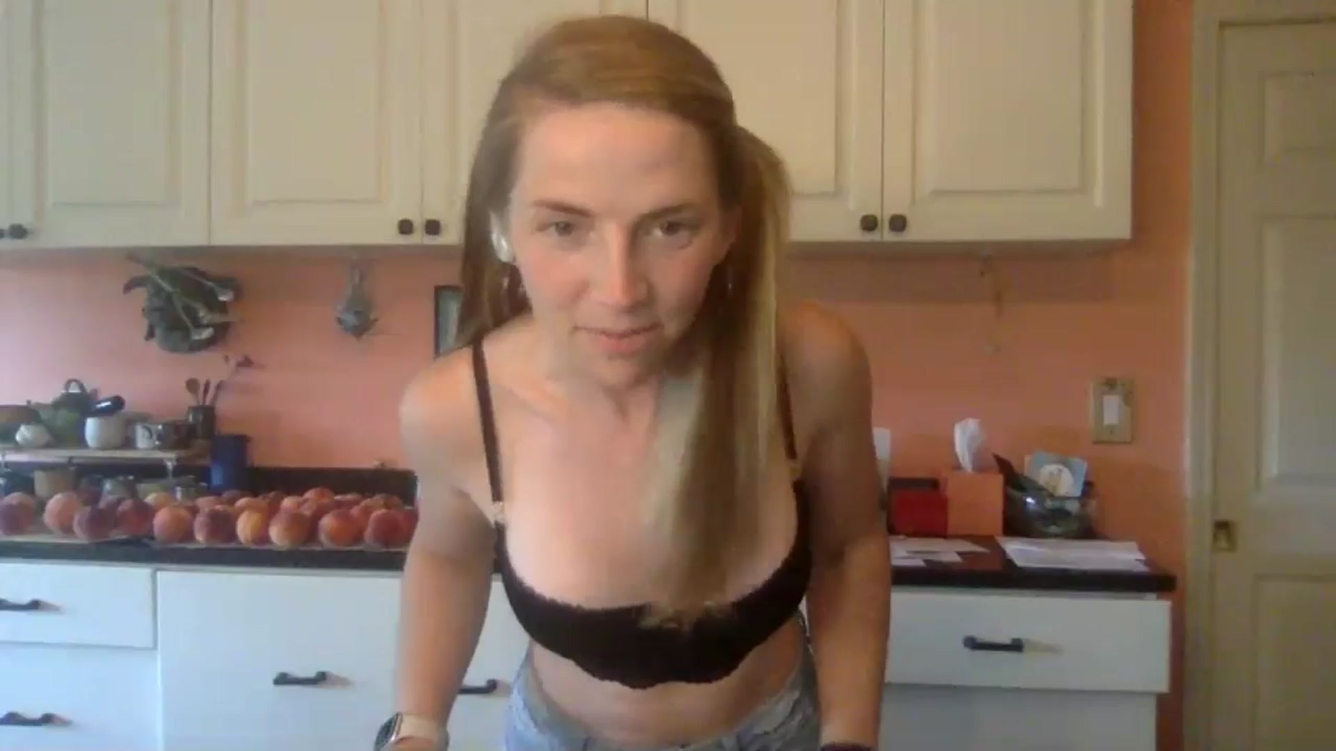 Gallery image thumbnail from GwennieDragon's myfreecams stream on, 07/11/2024, 17:24 image 5 of 20