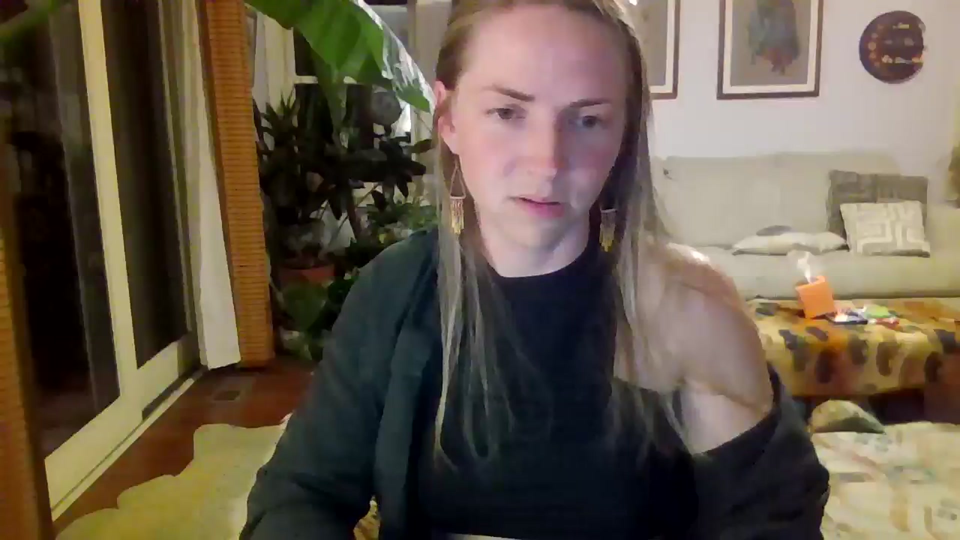 Gallery image thumbnail from GwennieDragon's myfreecams stream on, 04/15/2026, 01:38 image 15 of 20