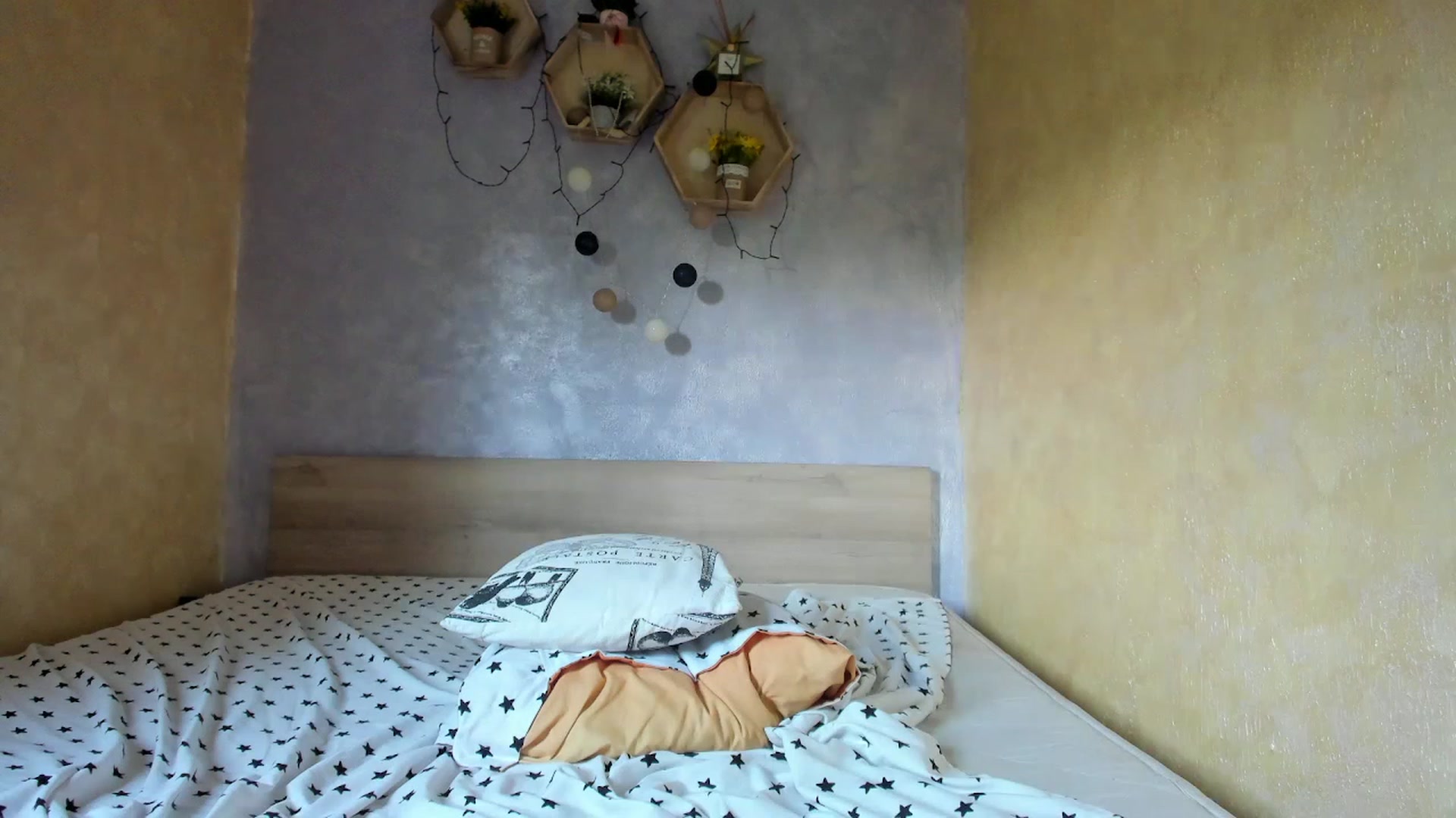 Gallery image thumbnail from GypsyQueenXo's myfreecams stream on, 07/30/2023, 16:03 image 20 of 20