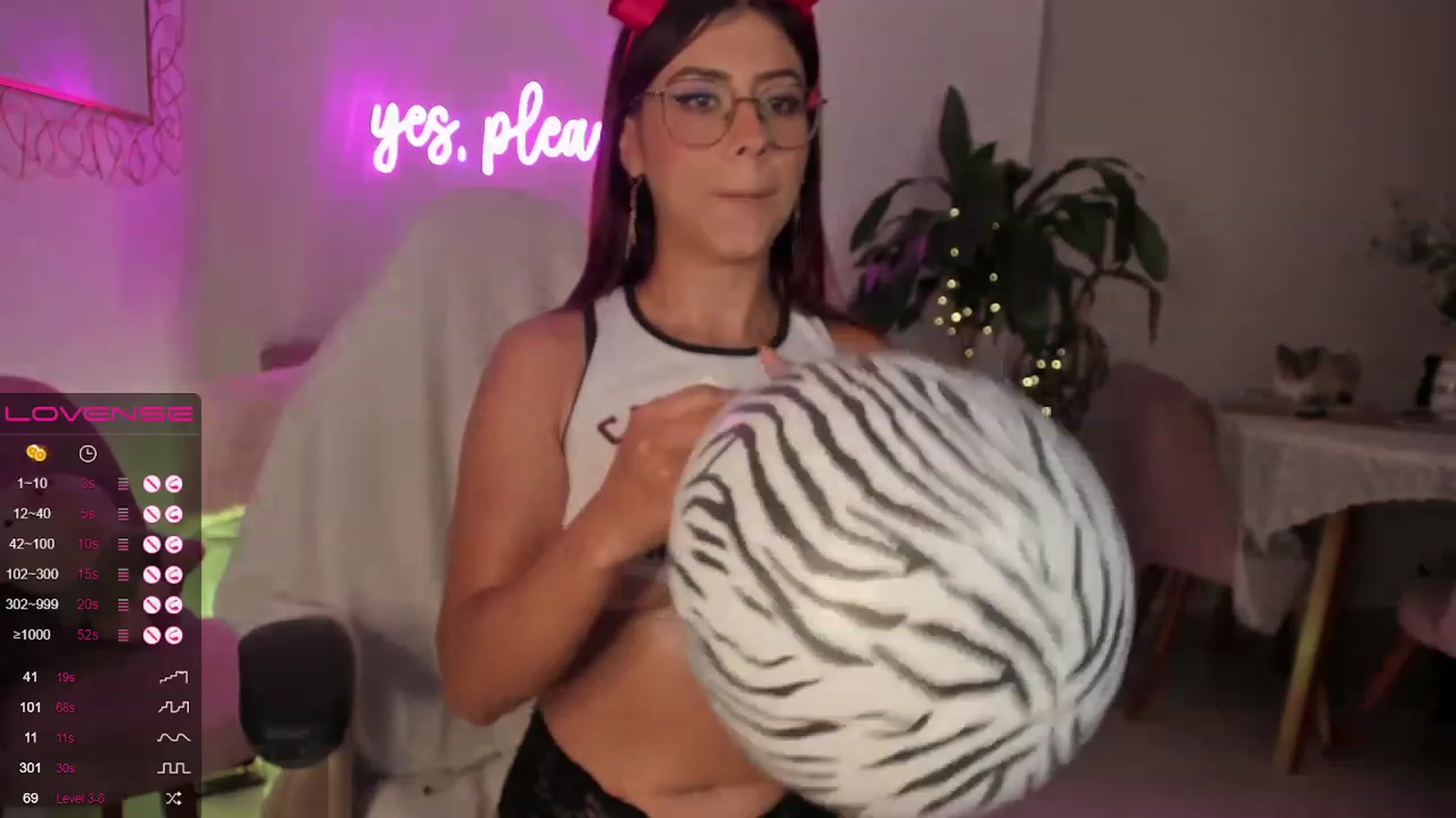 Gallery image thumbnail from Gypsy_sexy1's myfreecams stream on, 02/01/2023, 24:19 image 10 of 20
