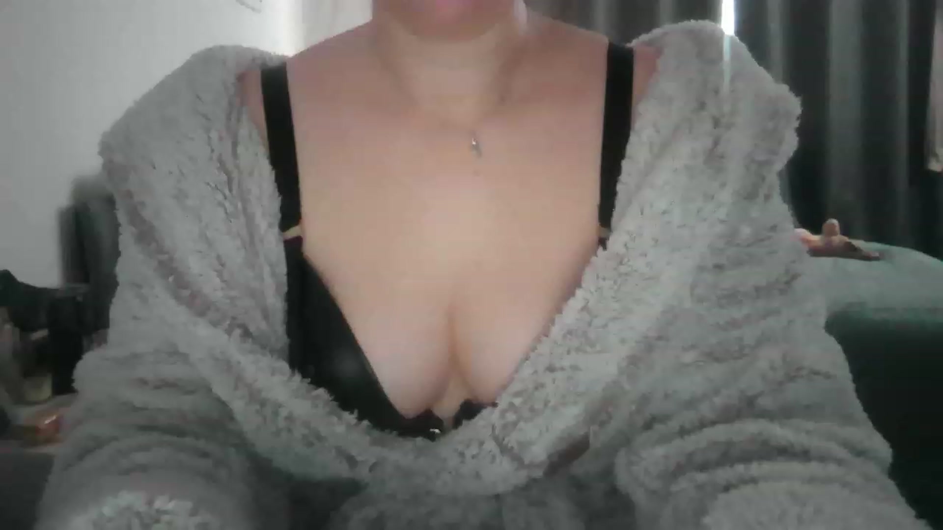 Gallery image thumbnail from H3HHH's myfreecams stream on, 03/24/2023, 15:51 image 18 of 20