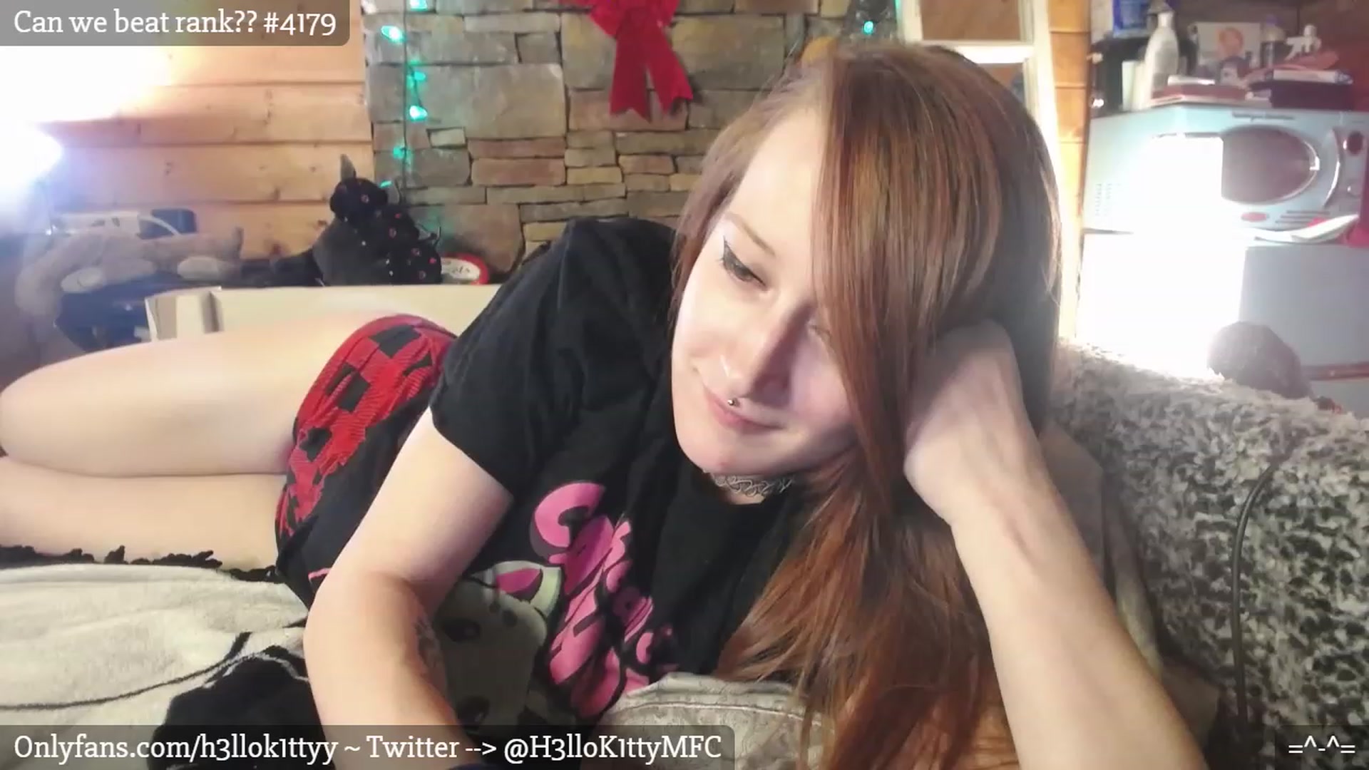 Gallery image thumbnail from H3llok1tty's myfreecams stream on, 12/29/2022, 11:39 image 16 of 20