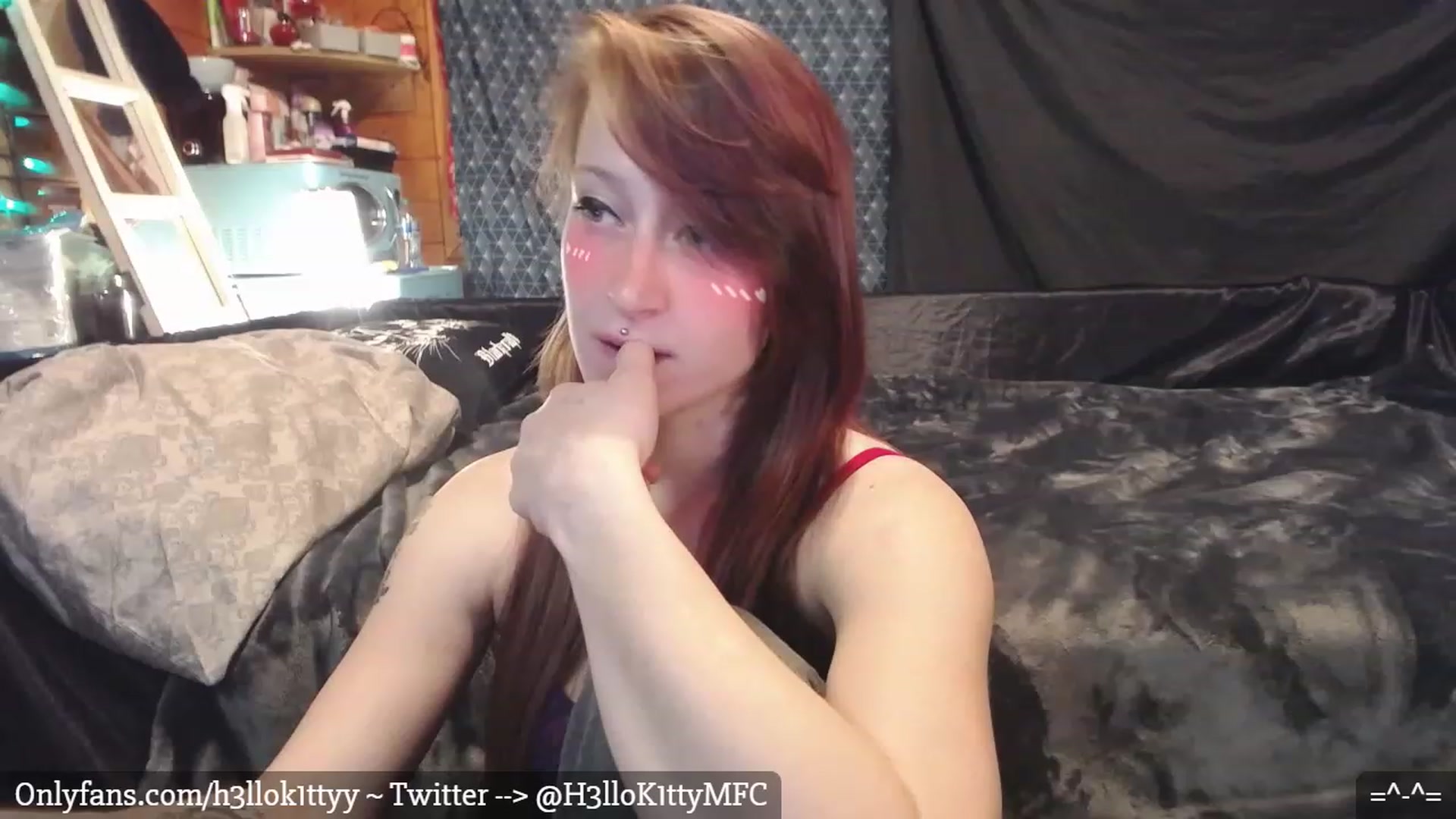 Gallery image thumbnail from H3llok1tty's myfreecams stream on, 01/05/2023, 05:41 image 18 of 20