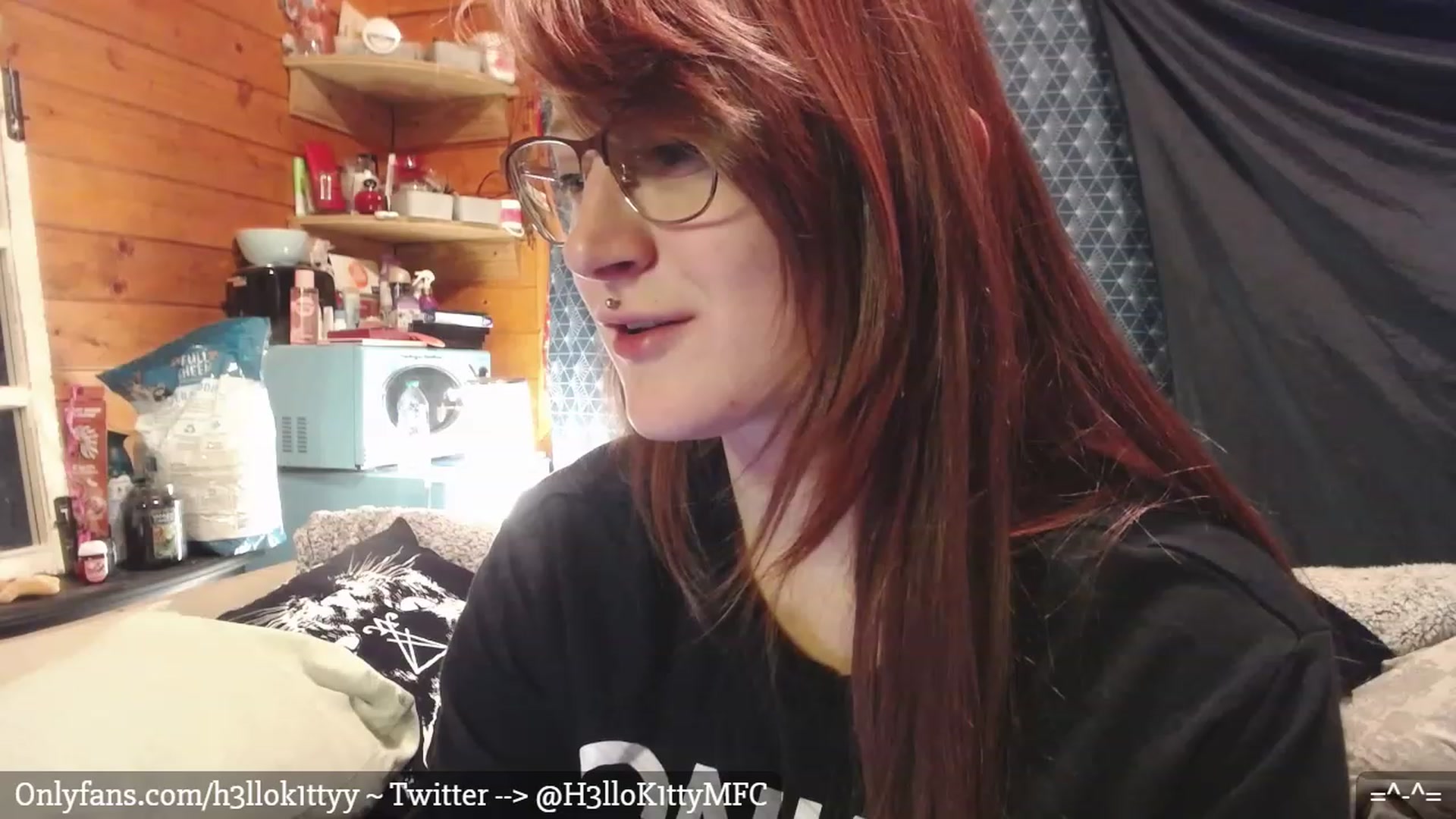 Gallery image thumbnail from H3llok1tty's myfreecams stream on, 01/08/2023, 07:31 image 8 of 20