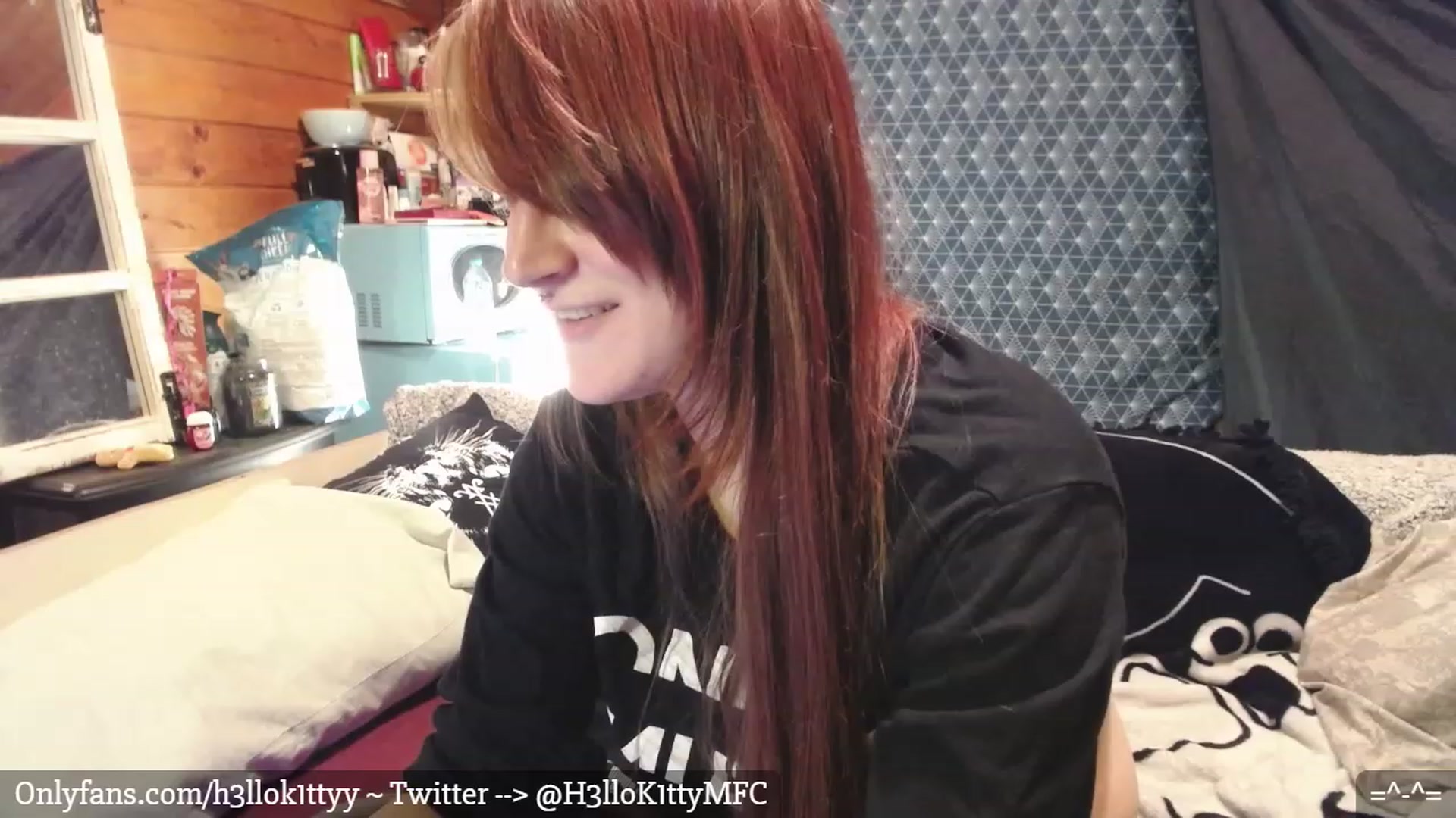 Gallery image thumbnail from H3llok1tty's myfreecams stream on, 01/08/2023, 07:31 image 17 of 20