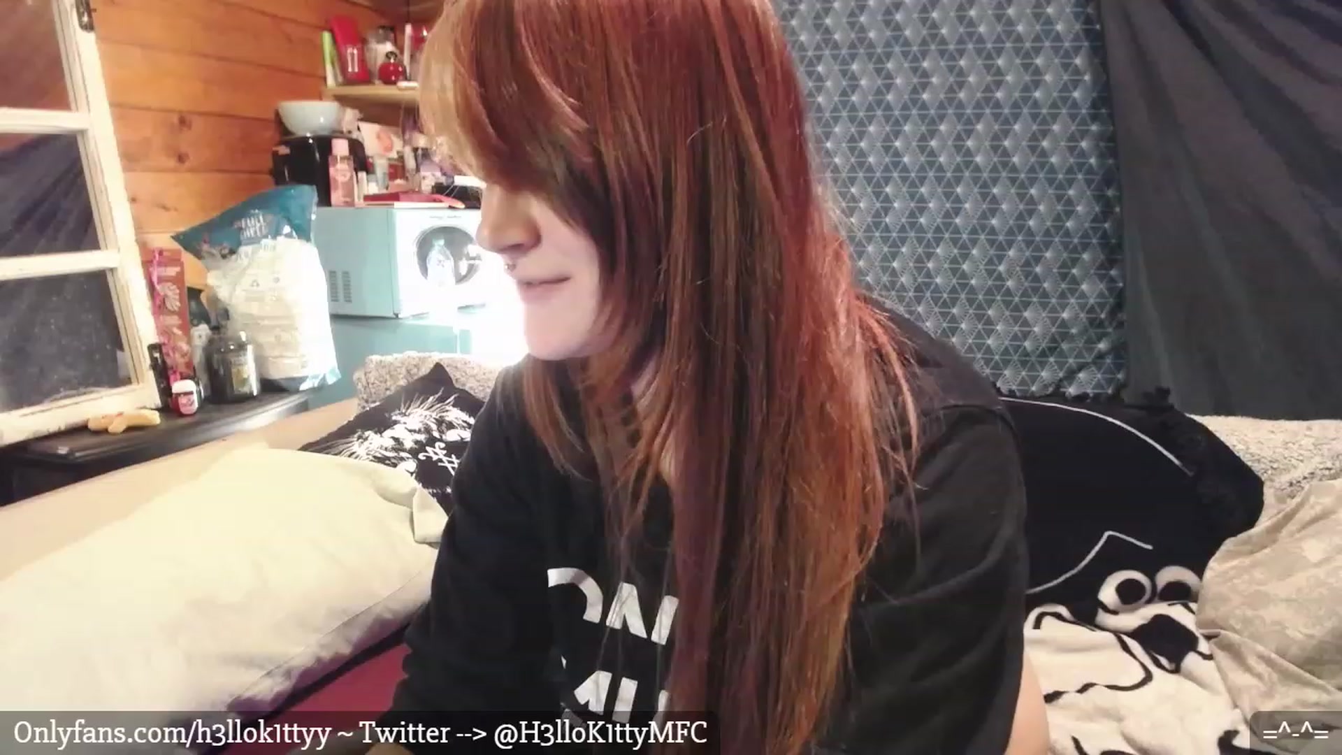 Gallery image thumbnail from H3llok1tty's myfreecams stream on, 01/08/2023, 07:31 image 19 of 20