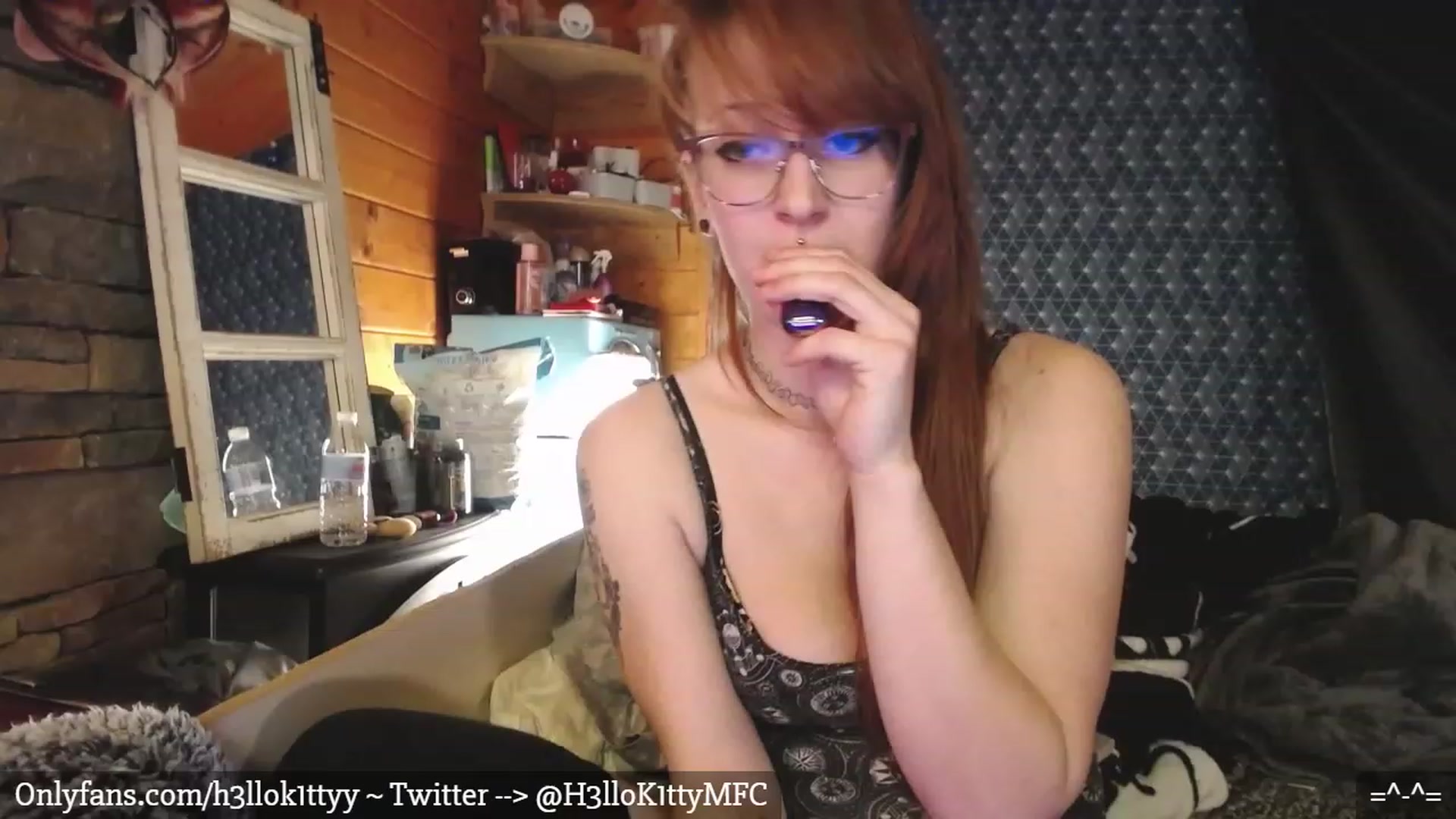 Gallery image thumbnail from H3llok1tty's myfreecams stream on, 01/15/2023, 13:06 image 15 of 20