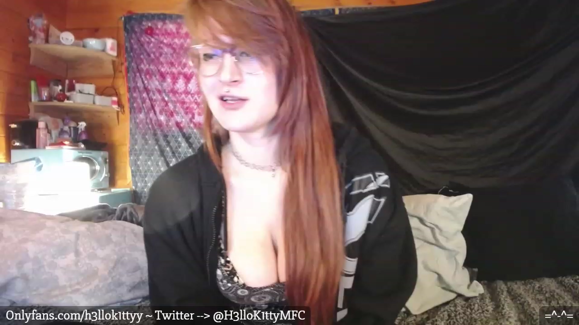 Gallery image thumbnail from H3llok1tty's myfreecams stream on, 01/15/2023, 15:21 image 17 of 20