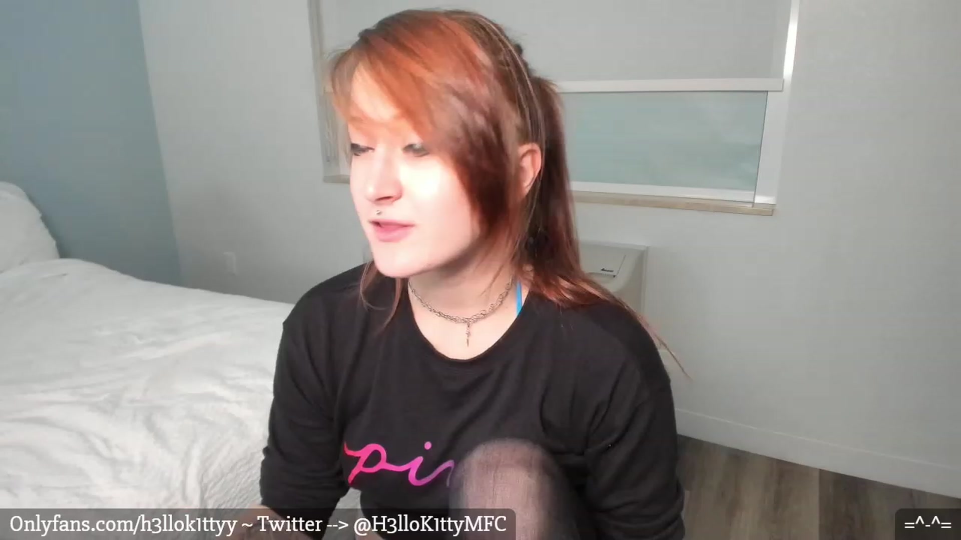 Gallery image thumbnail from H3llok1tty's myfreecams stream on, 01/29/2023, 04:41 image 15 of 20