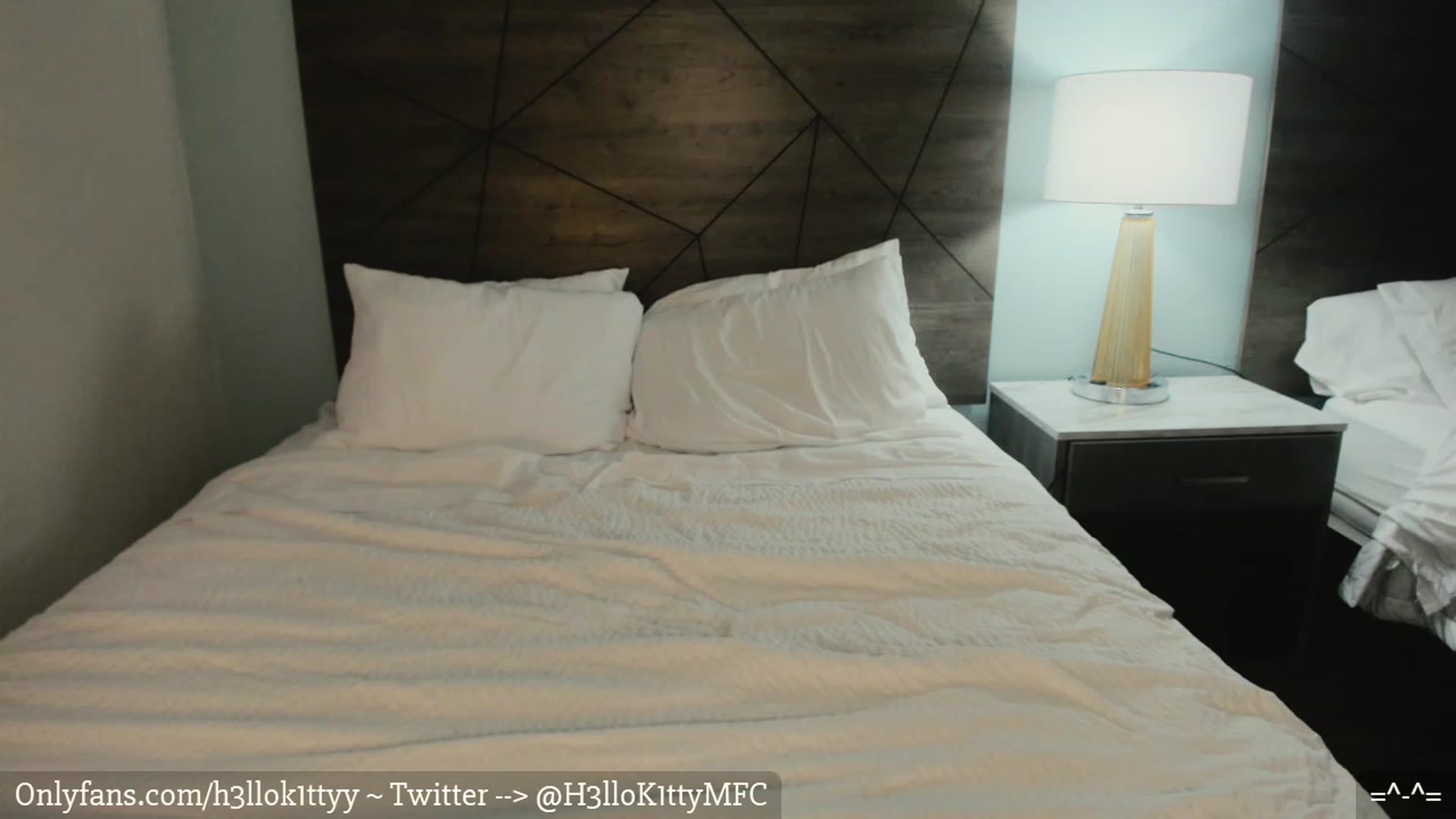 Gallery image thumbnail from H3llok1tty's myfreecams stream on, 02/01/2023, 09:24 image 10 of 20