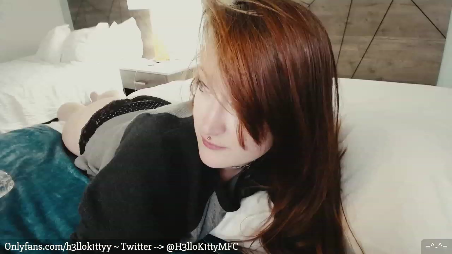 Gallery image thumbnail from H3llok1tty's myfreecams stream on, 02/08/2023, 03:37 image 8 of 20