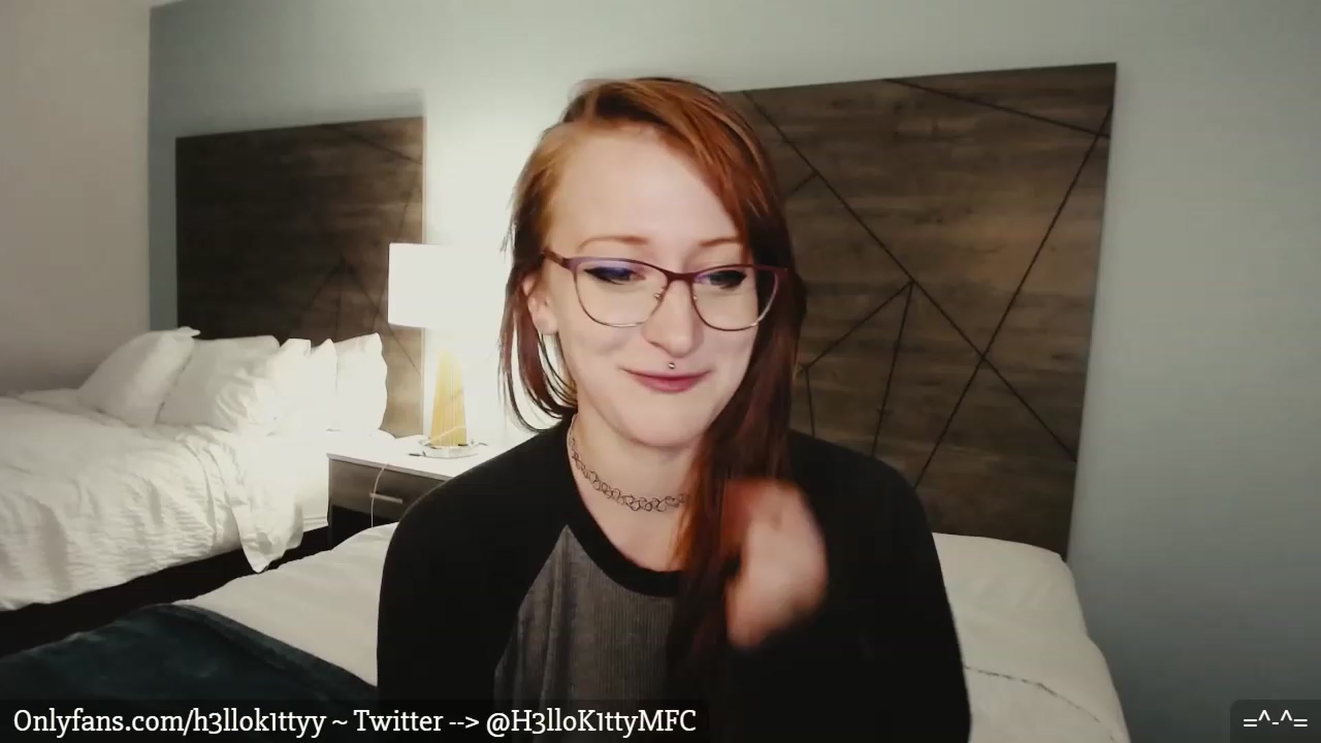 Gallery image thumbnail from H3llok1tty's myfreecams stream on, 02/08/2023, 04:53 image 10 of 20