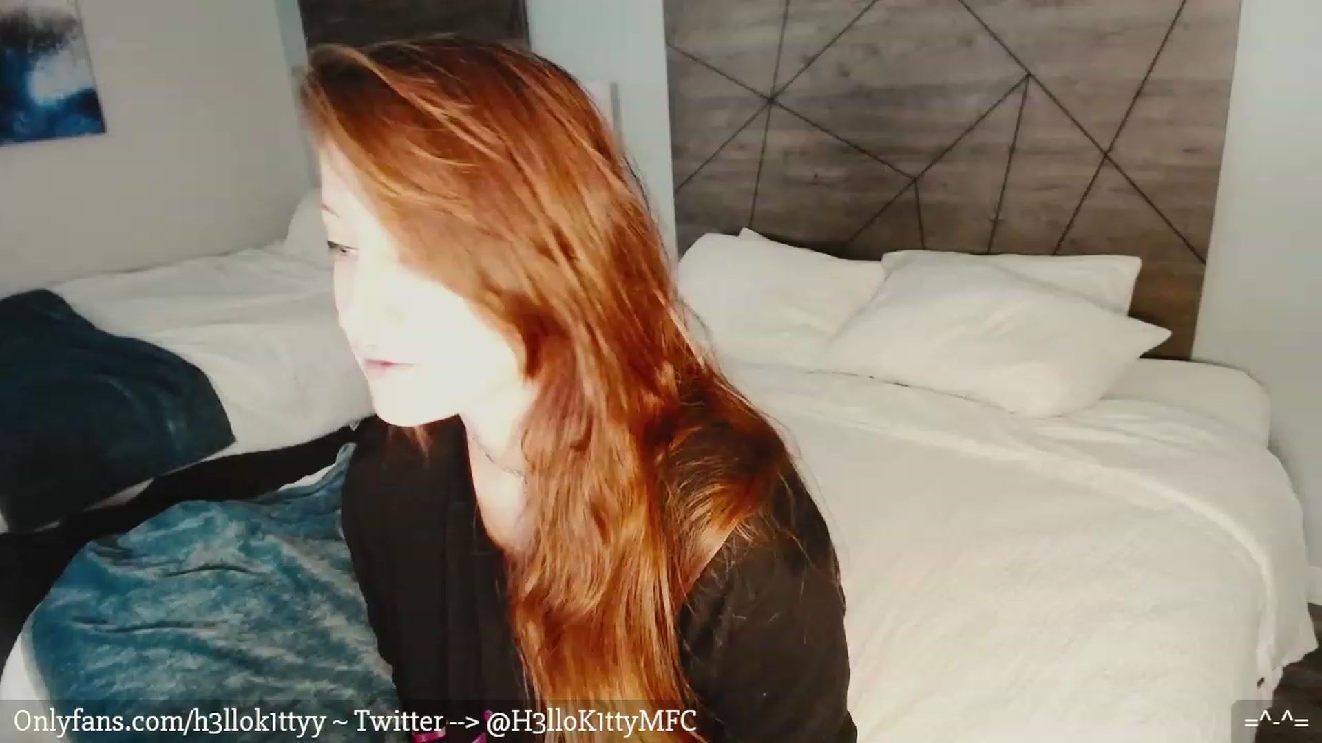 Gallery image thumbnail from H3llok1tty's myfreecams stream on, 02/12/2023, 01:42 image 10 of 20
