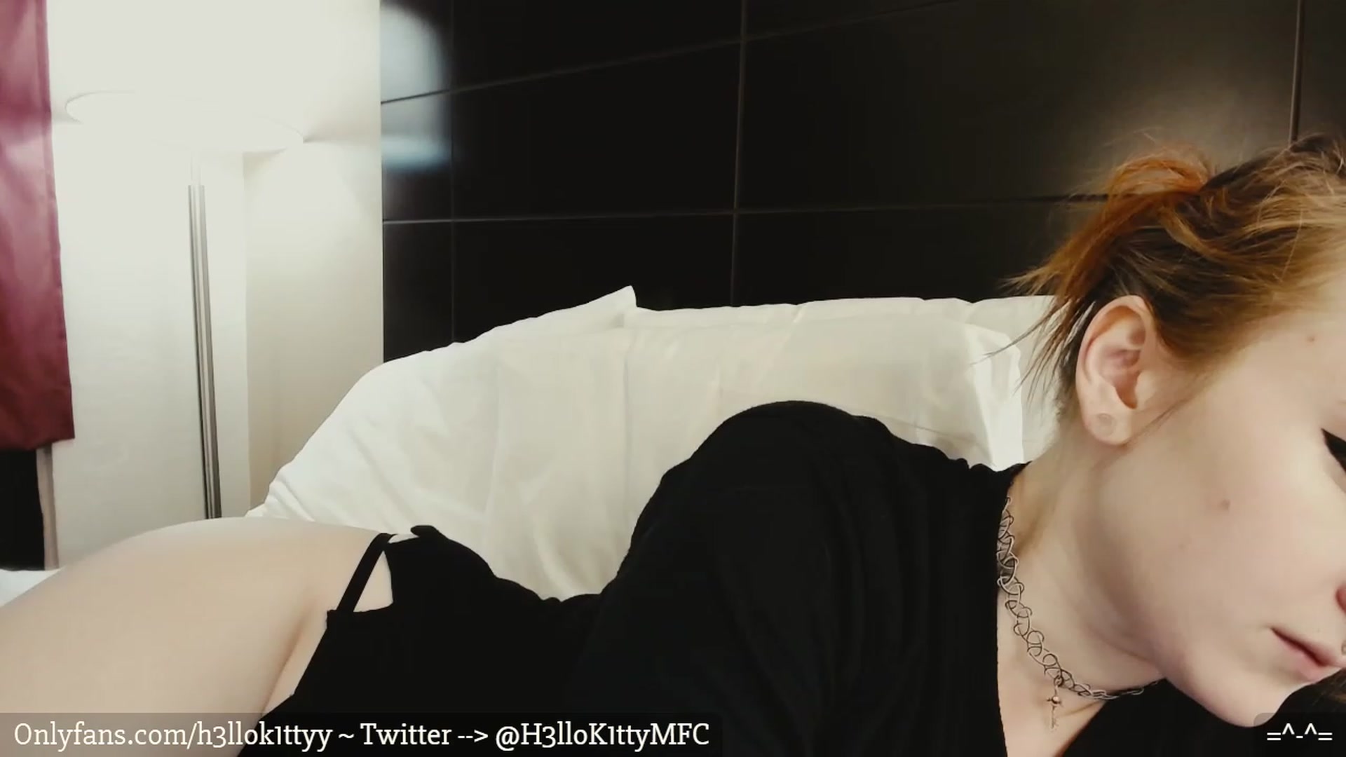 Gallery image thumbnail from H3llok1tty's myfreecams stream on, 02/19/2023, 03:05 image 19 of 20