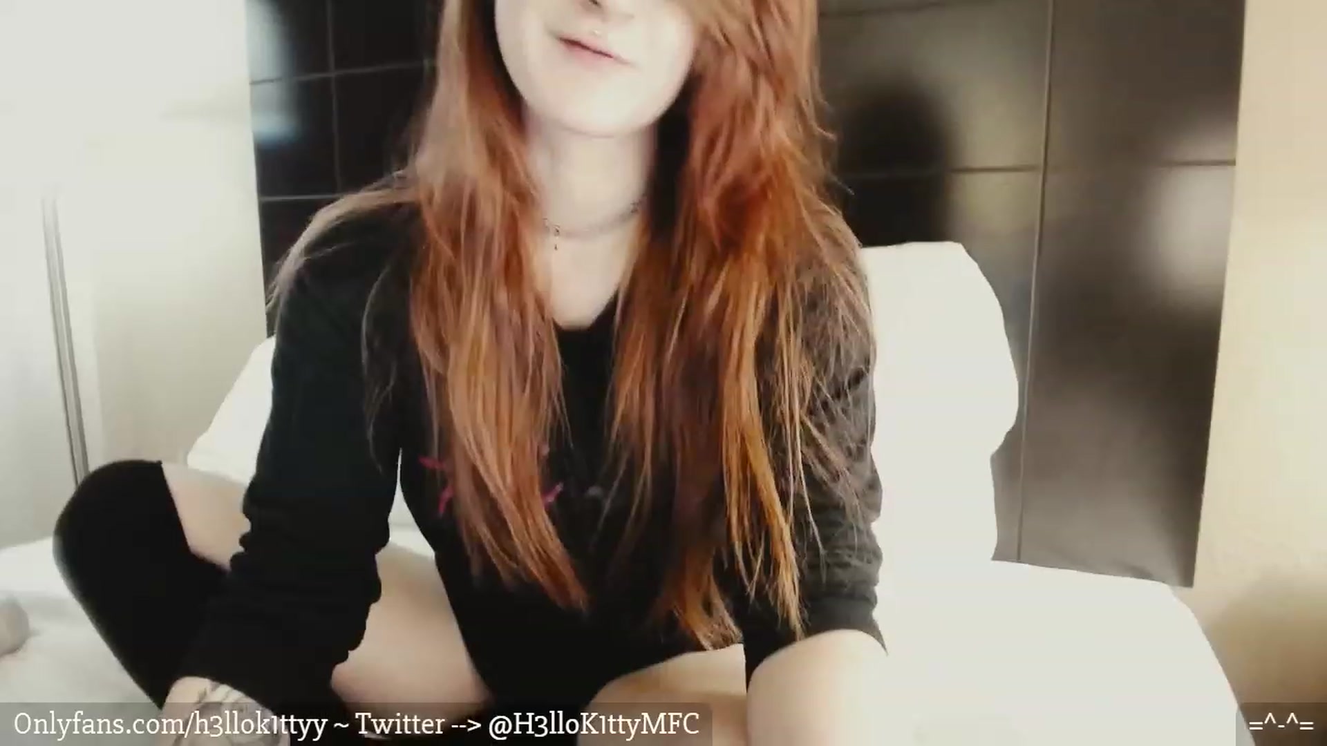 Gallery image thumbnail from H3llok1tty's myfreecams stream on, 02/19/2023, 03:05 image 13 of 20
