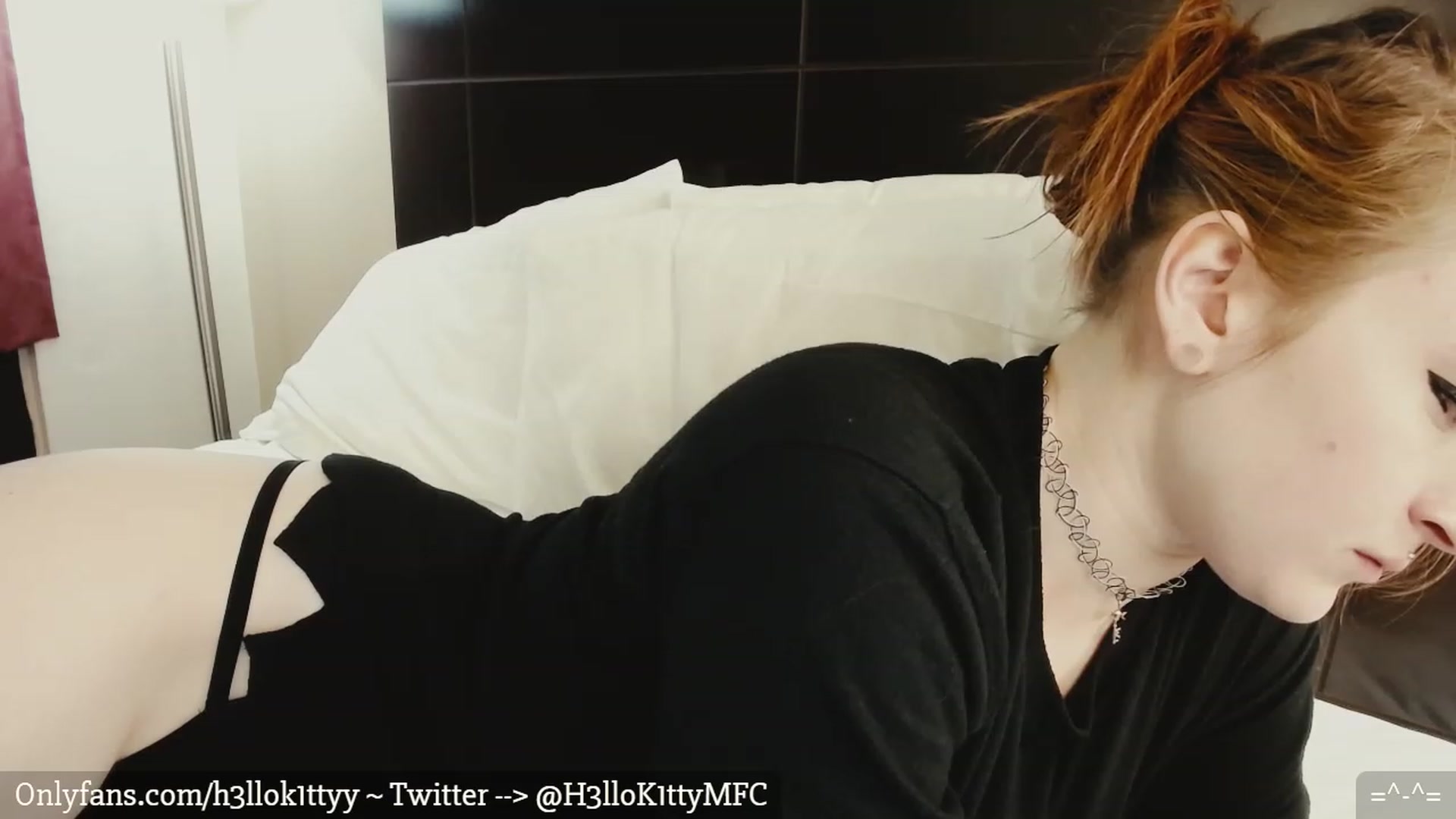 Gallery image thumbnail from H3llok1tty's myfreecams stream on, 02/19/2023, 03:05 image 20 of 20