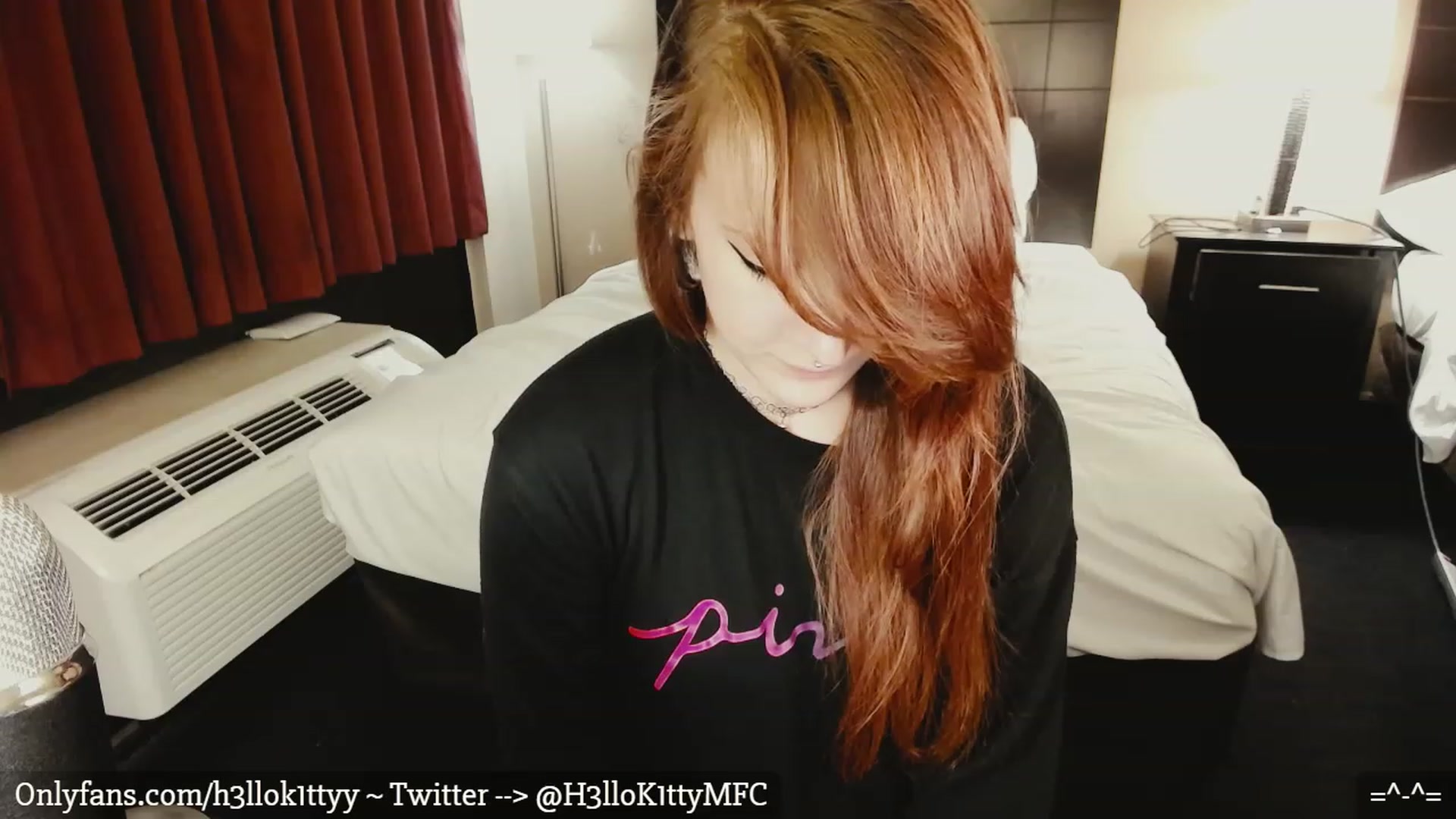 Gallery image thumbnail from H3llok1tty's myfreecams stream on, 02/19/2023, 09:01 image 13 of 20