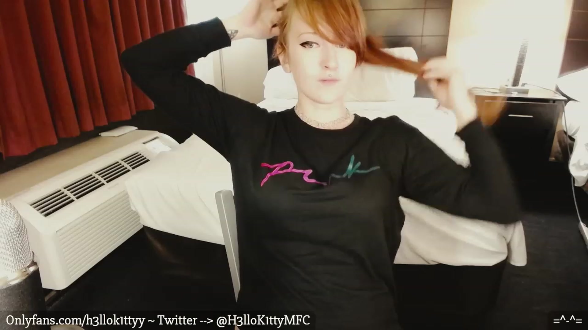 Gallery image thumbnail from H3llok1tty's myfreecams stream on, 02/19/2023, 09:01 image 16 of 20
