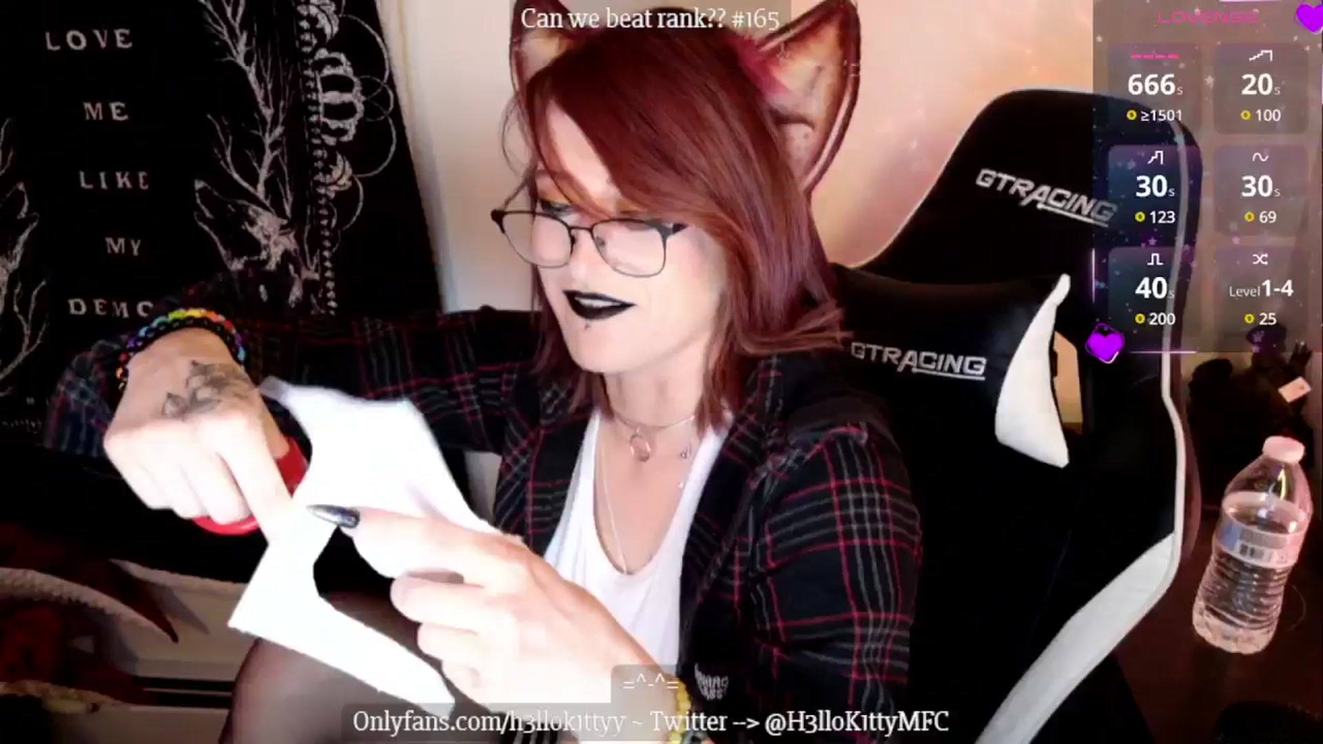 Gallery image thumbnail from H3llok1tty's myfreecams stream on, 01/20/2025, 11:13 image 12 of 20