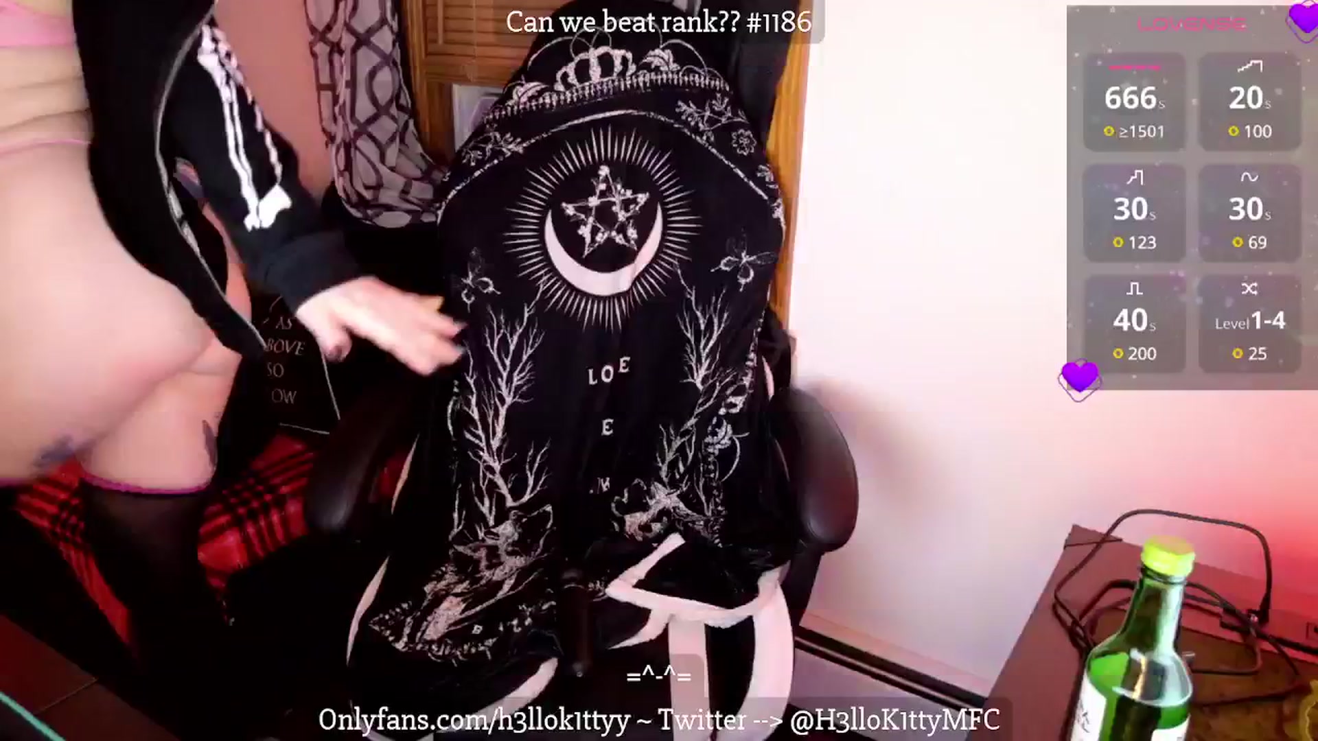 Gallery image thumbnail from H3llok1tty's myfreecams stream on, 03/08/2025, 12:19 image 3 of 20