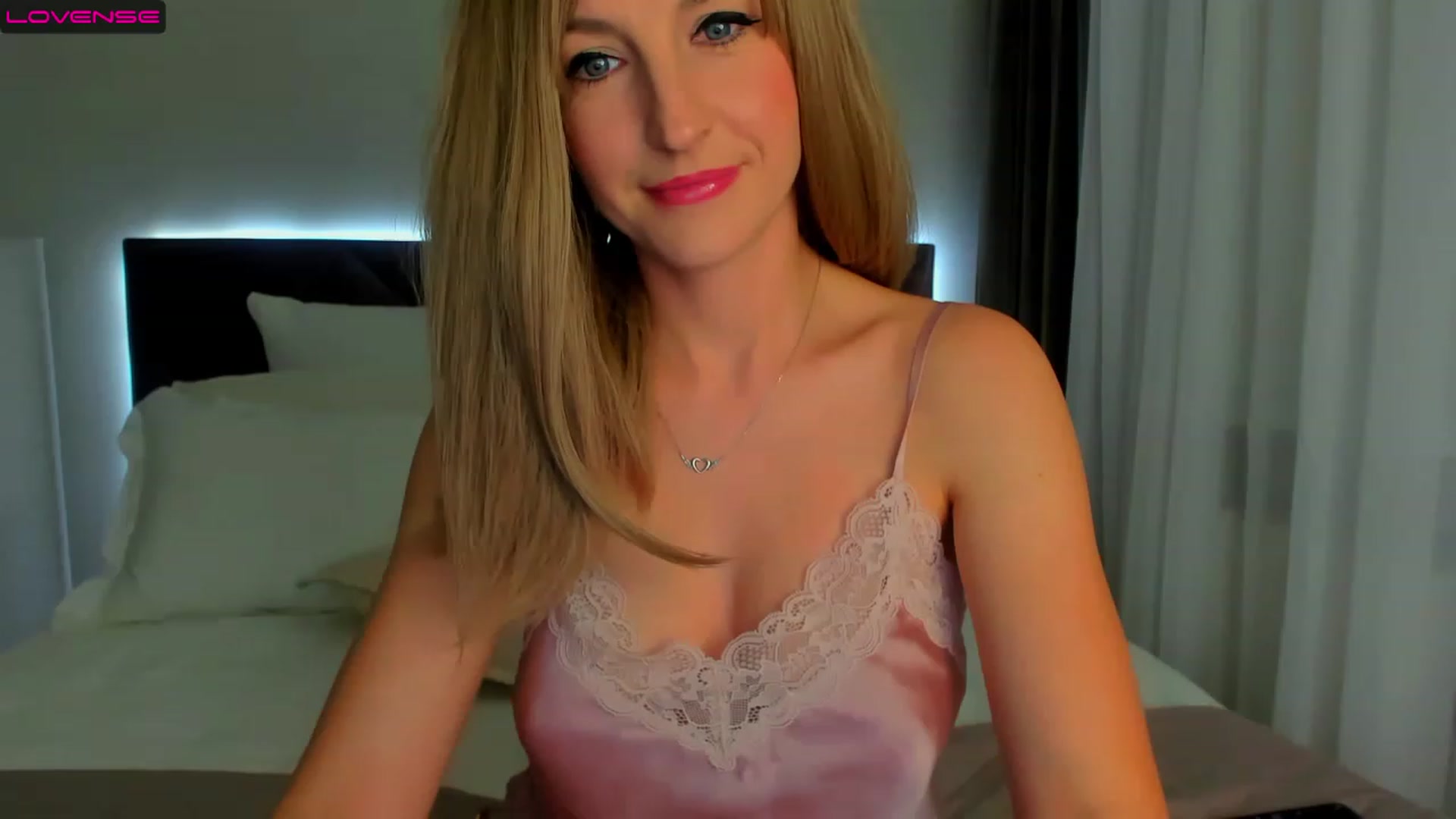 Gallery image thumbnail from HNYHelenka's myfreecams stream on, 11/16/2022, 13:12 image 1 of 20