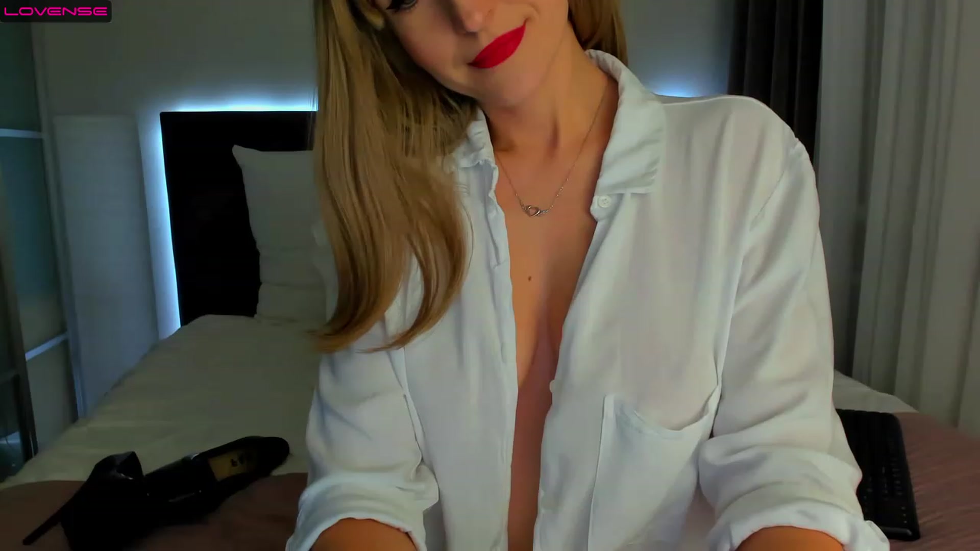Gallery image thumbnail from HNYHelenka's myfreecams stream on, 11/22/2022, 12:29 image 15 of 20