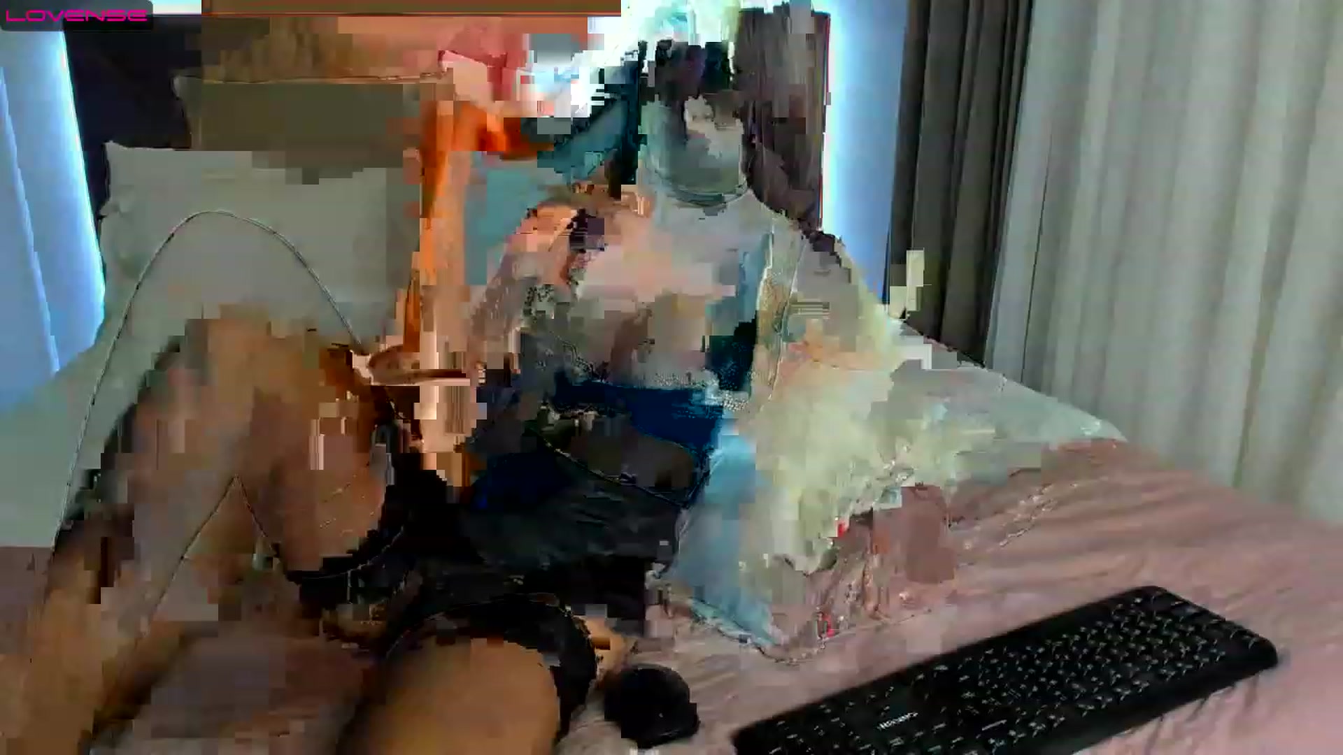 Gallery image thumbnail from HNYHelenka's myfreecams stream on, 11/24/2022, 13:36 image 12 of 20
