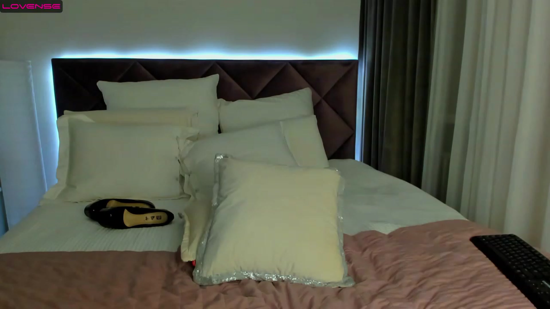Gallery image thumbnail from HNYHelenka's myfreecams stream on, 11/26/2022, 21:25 image 20 of 20