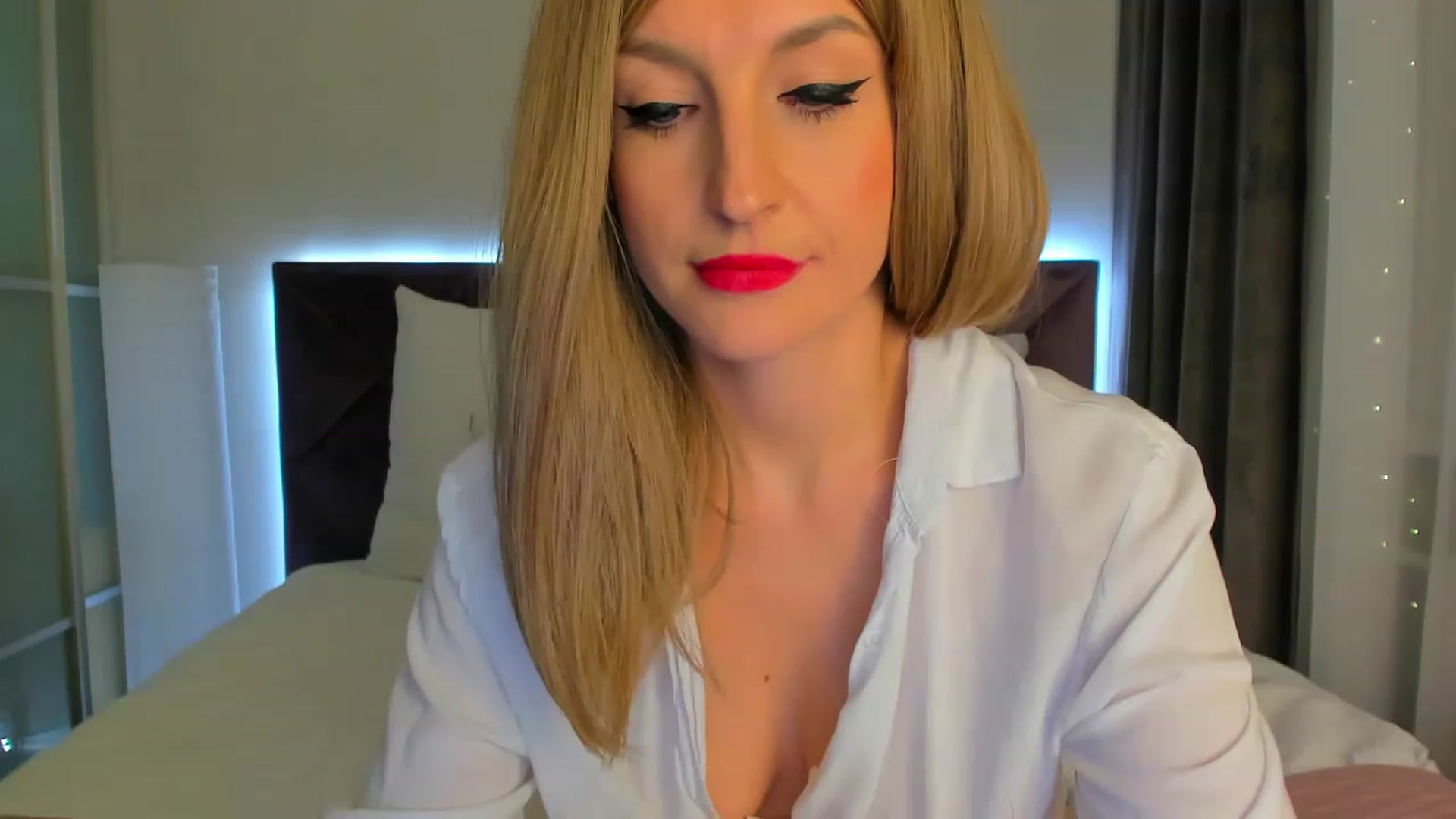 Gallery image thumbnail from HNYHelenka's myfreecams stream on, 12/01/2022, 13:35 image 16 of 20