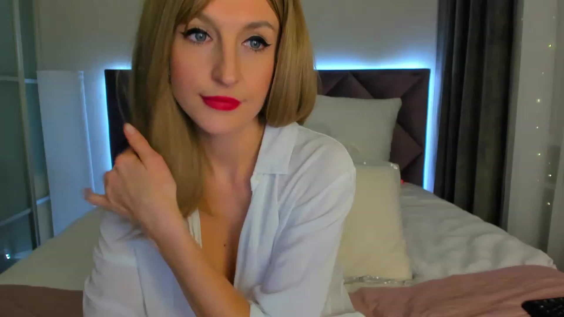 Gallery image thumbnail from HNYHelenka's myfreecams stream on, 12/01/2022, 13:35 image 5 of 20