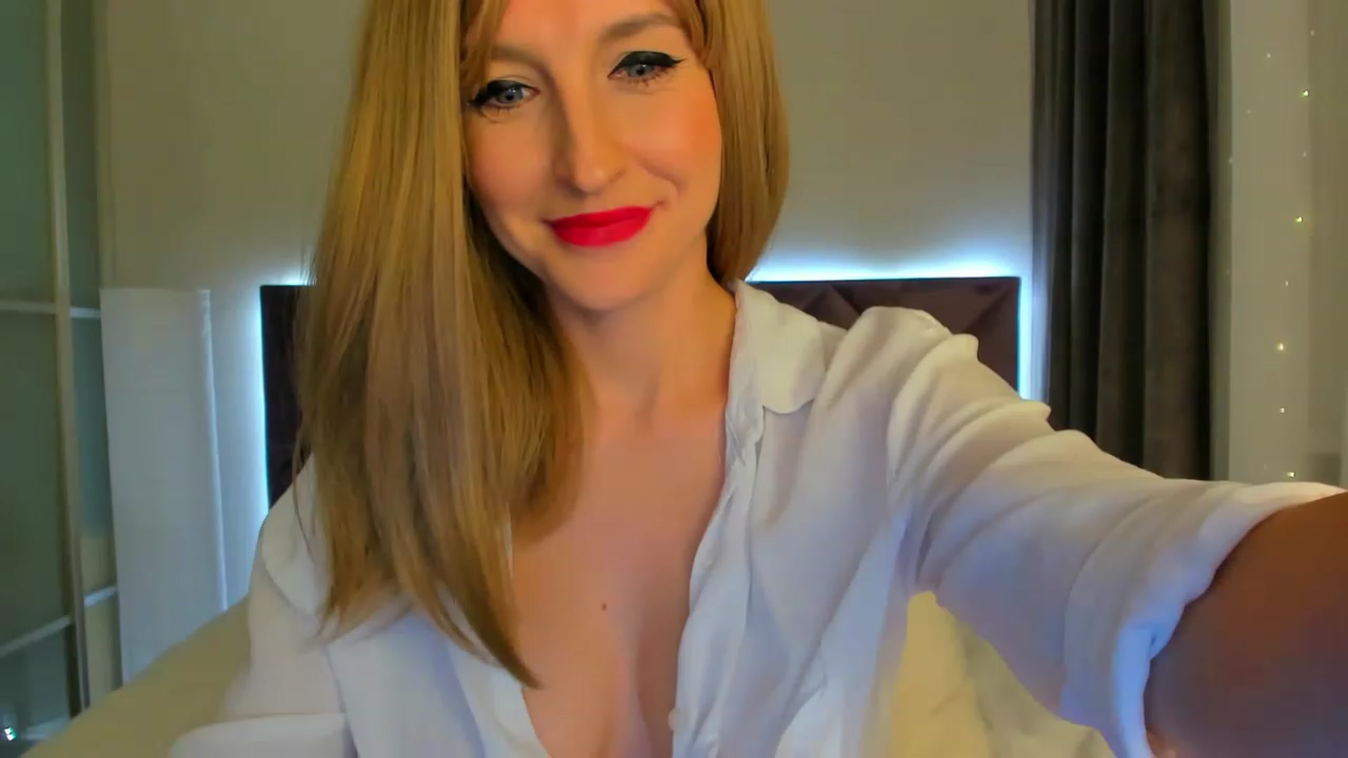 Gallery image thumbnail from HNYHelenka's myfreecams stream on, 12/01/2022, 13:35 image 19 of 20
