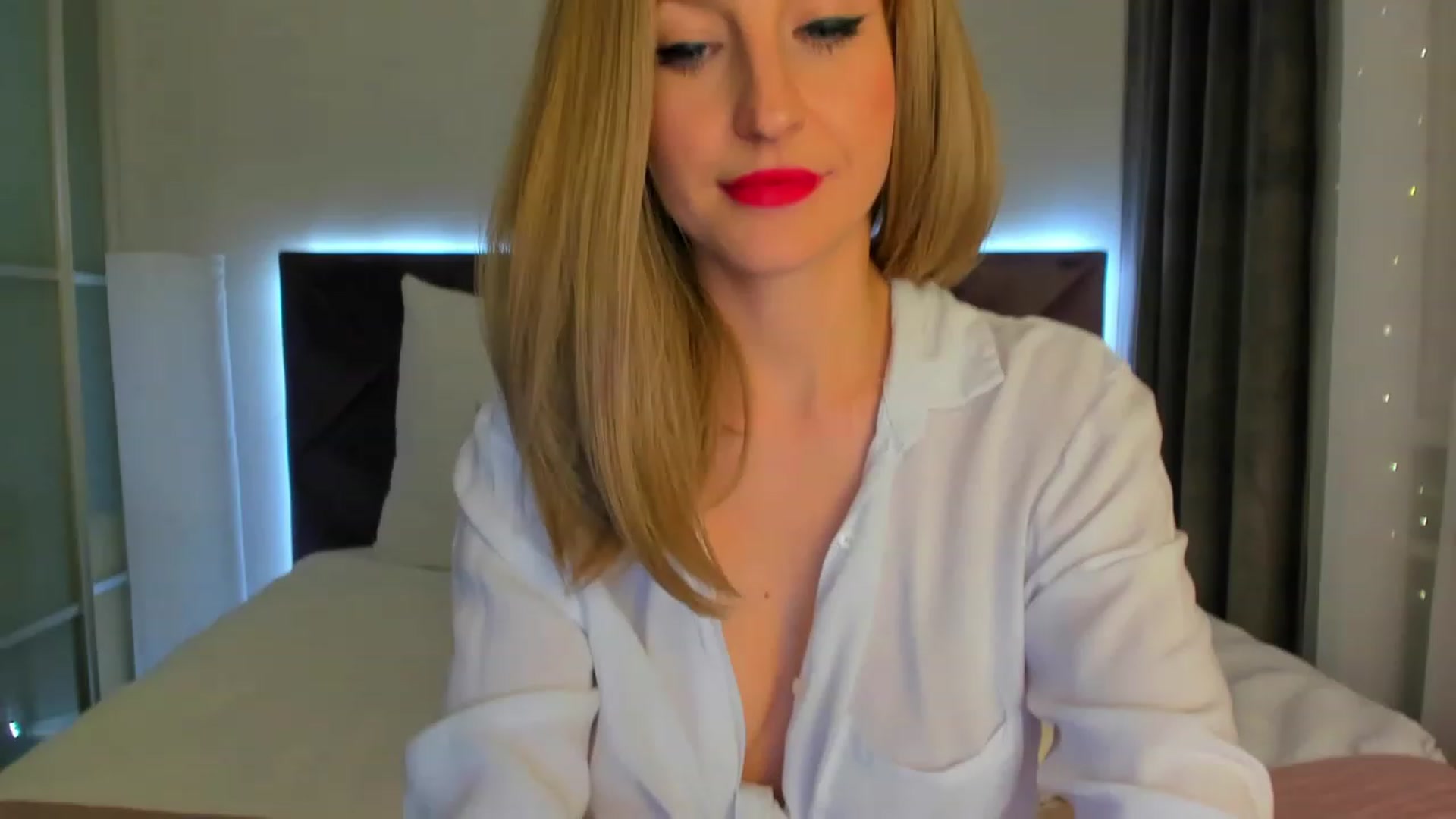Gallery image thumbnail from HNYHelenka's myfreecams stream on, 12/01/2022, 13:35 image 17 of 20