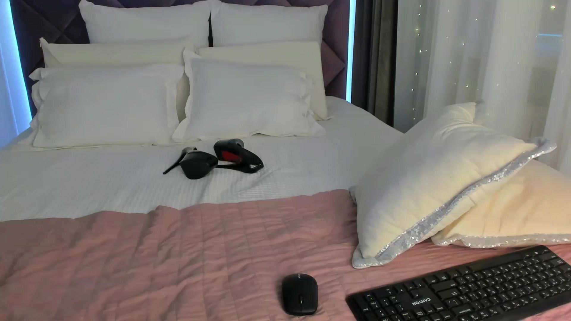 Gallery image thumbnail from HNYHelenka's myfreecams stream on, 12/02/2022, 09:21 image 7 of 20