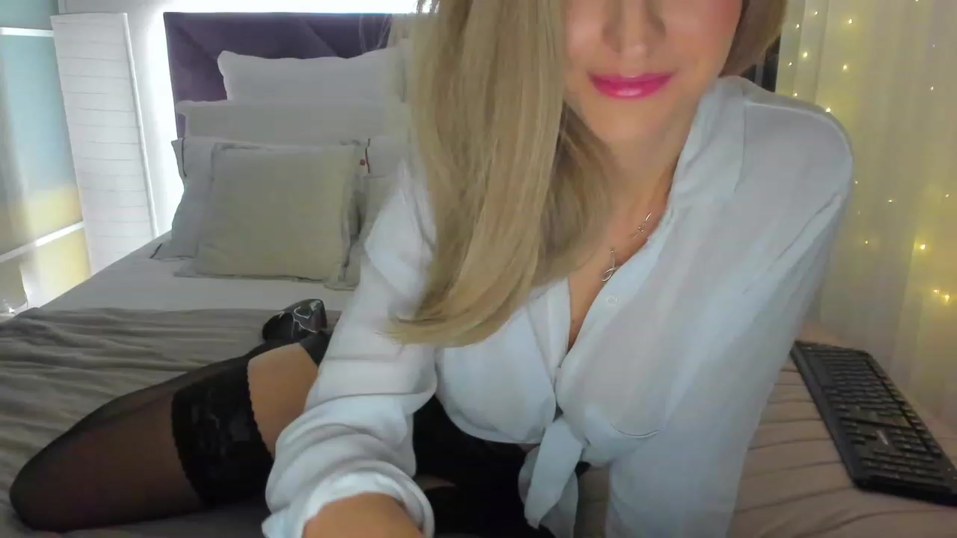 Gallery image thumbnail from HNYHelenka's myfreecams stream on, 12/12/2022, 21:53 image 10 of 20