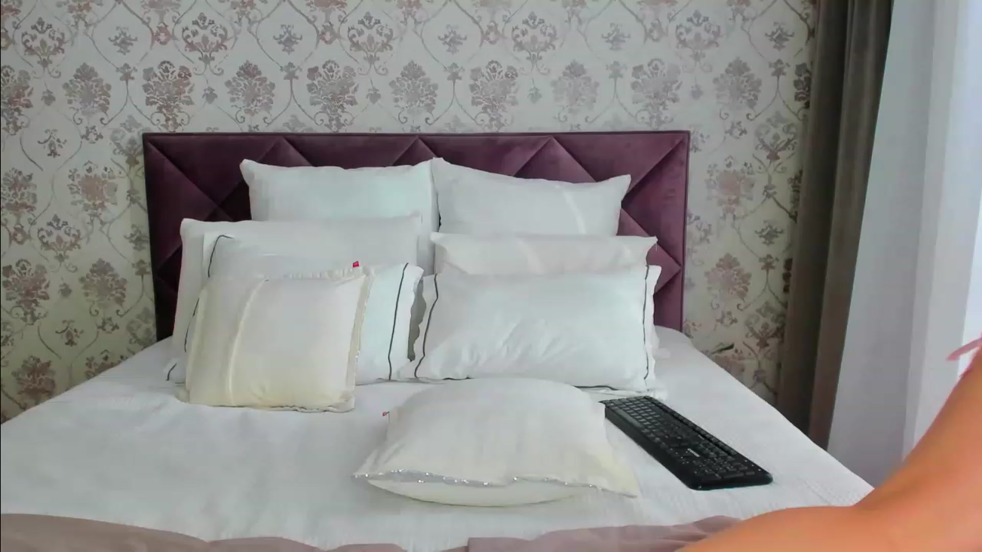 Gallery image thumbnail from HNYHelenka's myfreecams stream on, 02/03/2023, 09:13 image 20 of 20