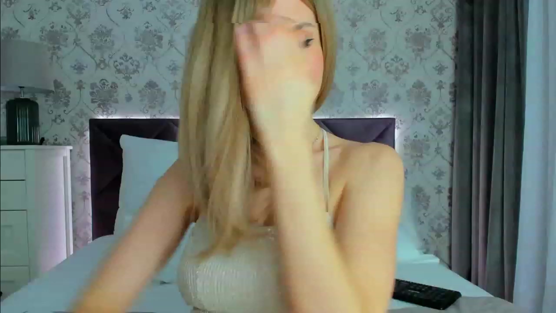 Gallery image thumbnail from HNYHelenka's myfreecams stream on, 02/28/2023, 22:32 image 10 of 20