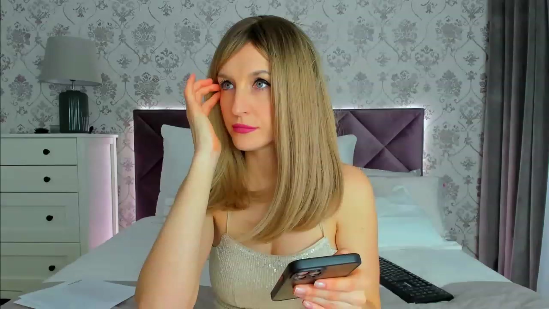 Gallery image thumbnail from HNYHelenka's myfreecams stream on, 02/28/2023, 22:32 image 3 of 20