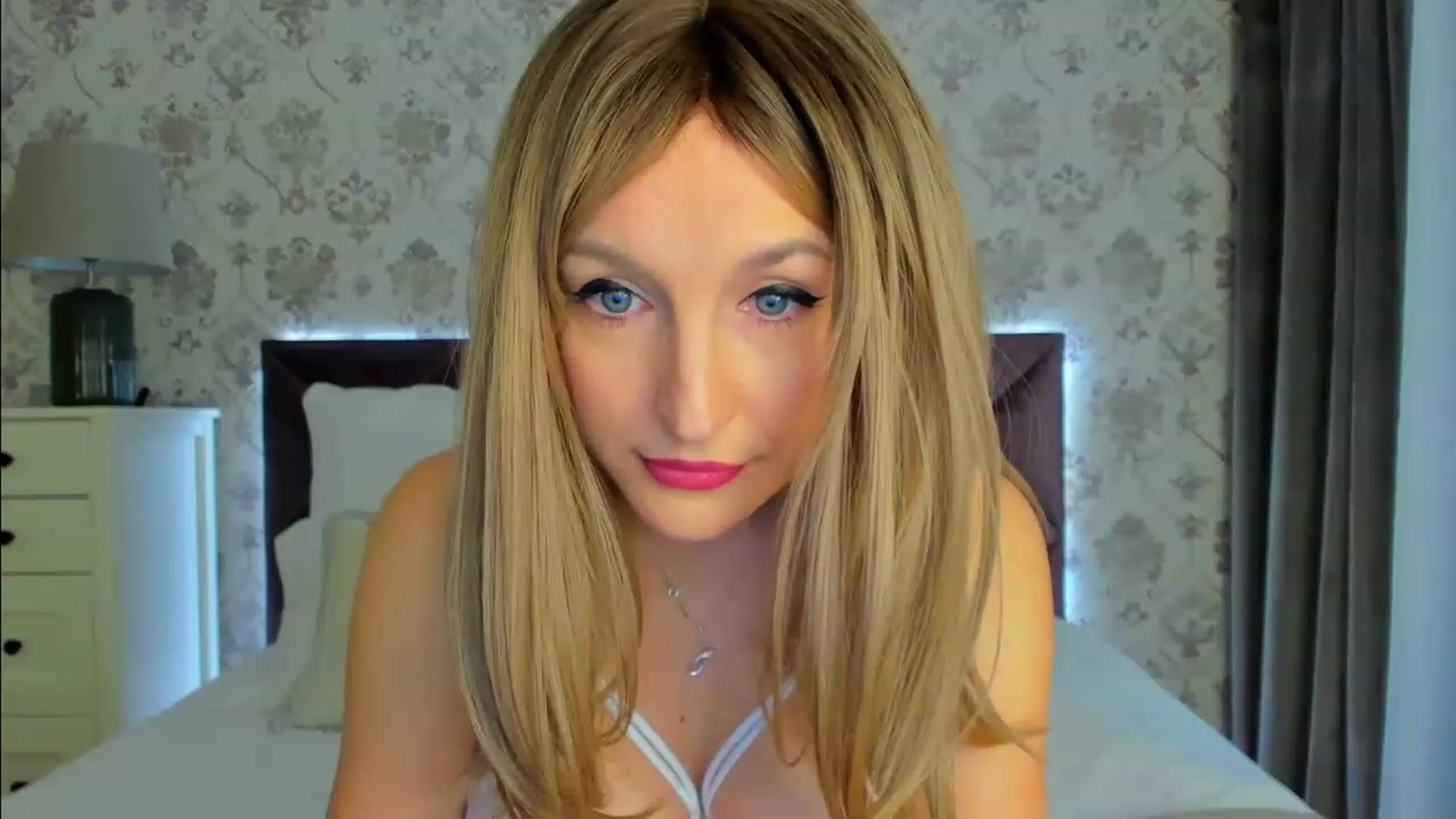 Gallery image thumbnail from HNYHelenka's myfreecams stream on, 03/02/2023, 10:49 image 3 of 20